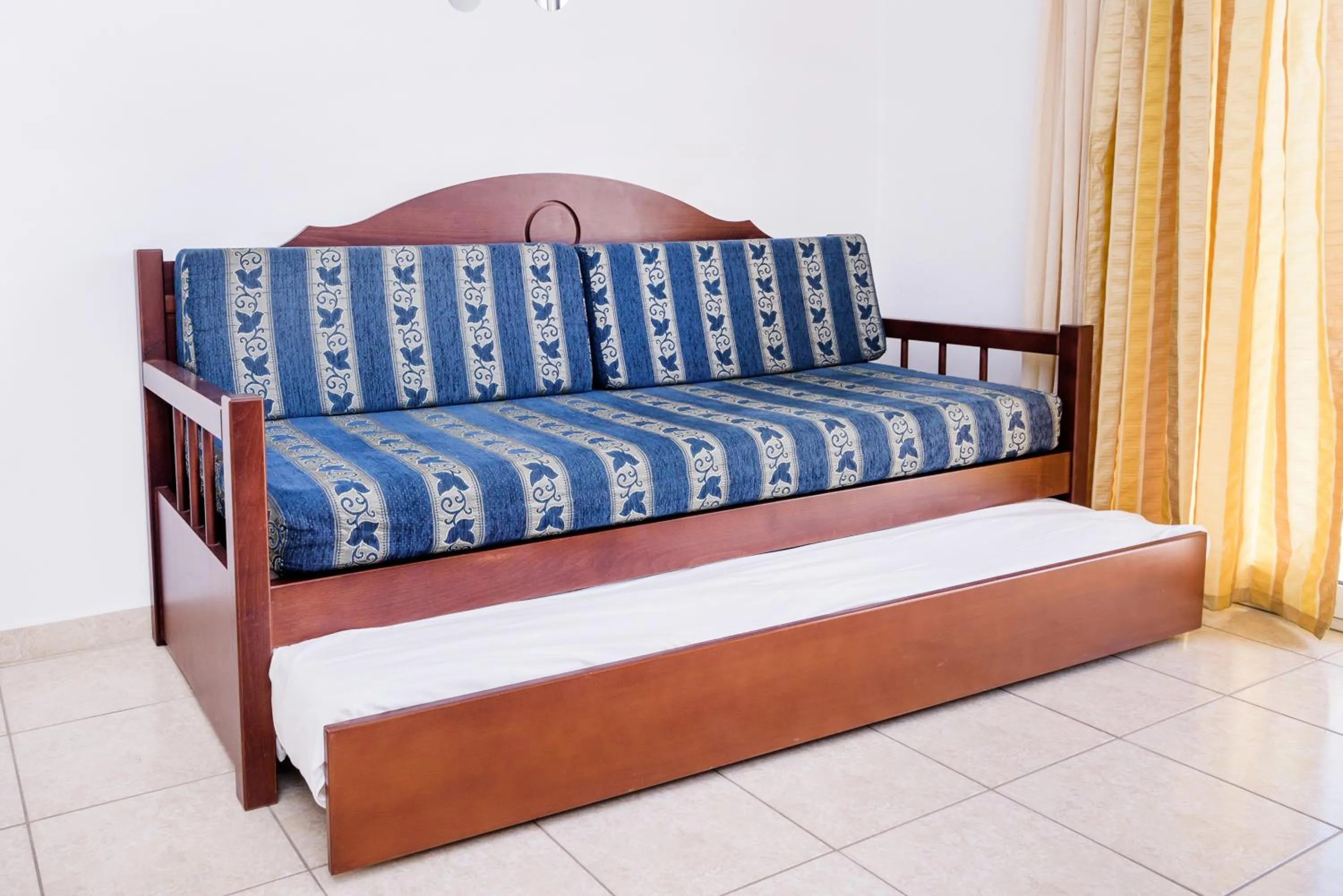 Photo of the whole room, Bed in Kalyves Bay