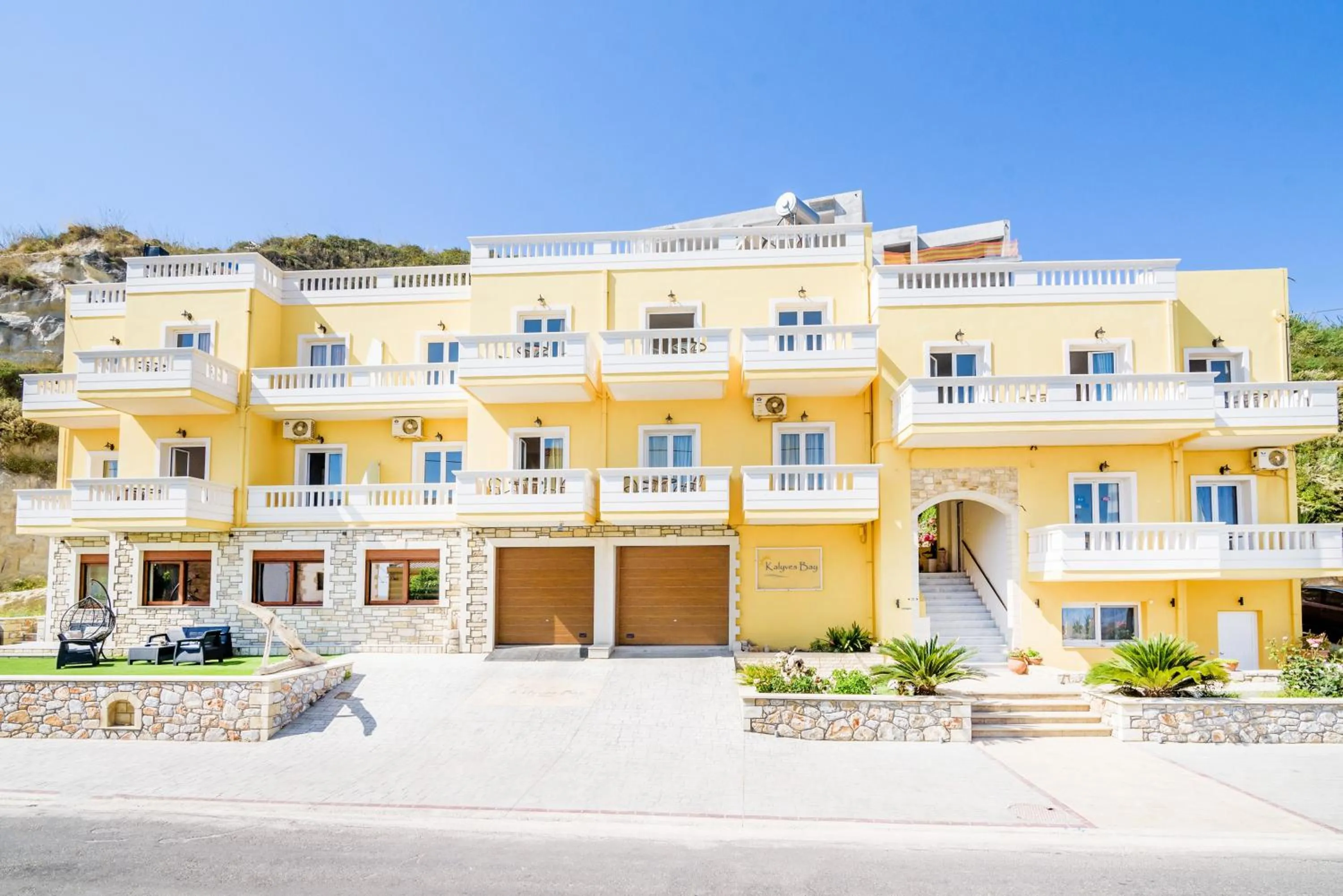 Property building in Kalyves Bay