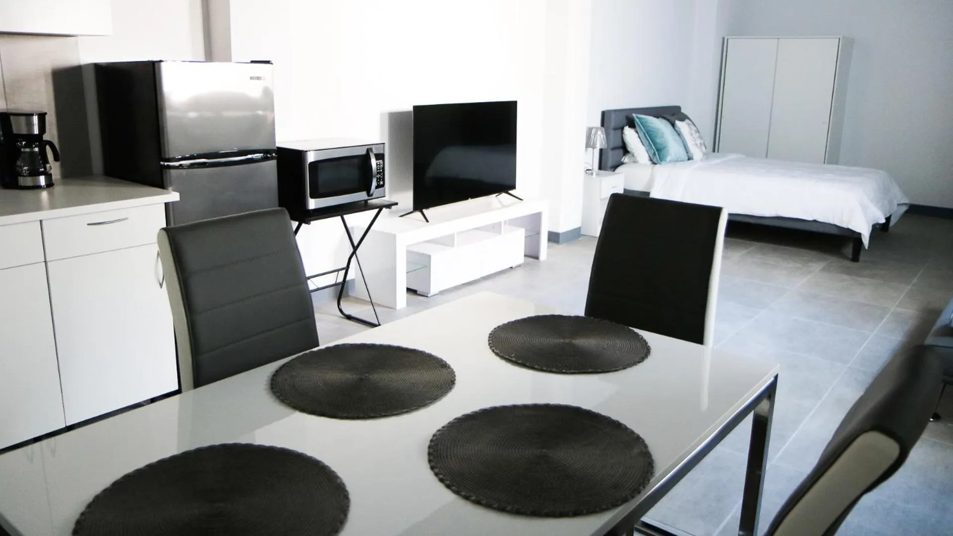 Photo of the whole room, Bed in Mavs Boutique At Ponce