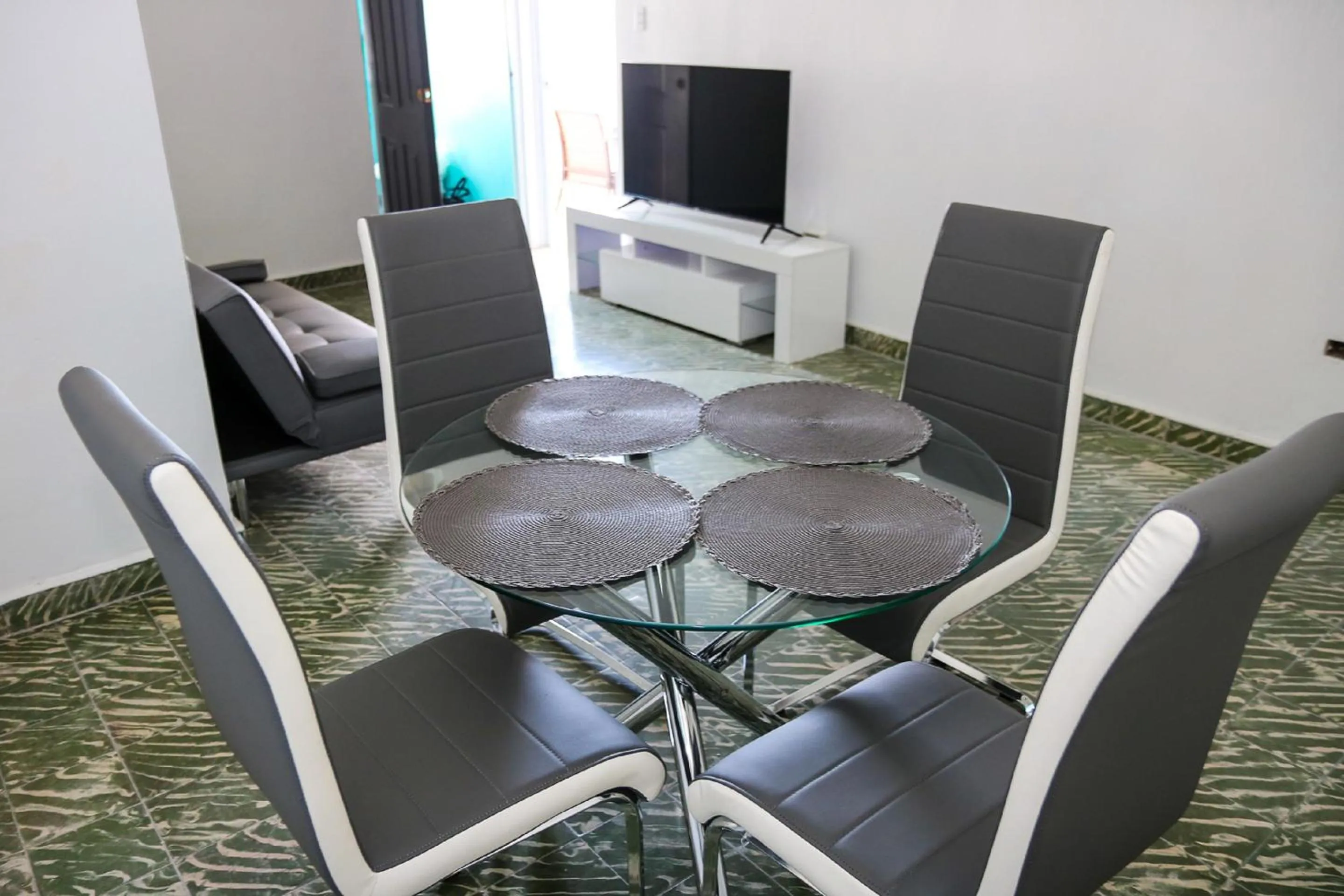 Dining area in Mavs Boutique At Ponce