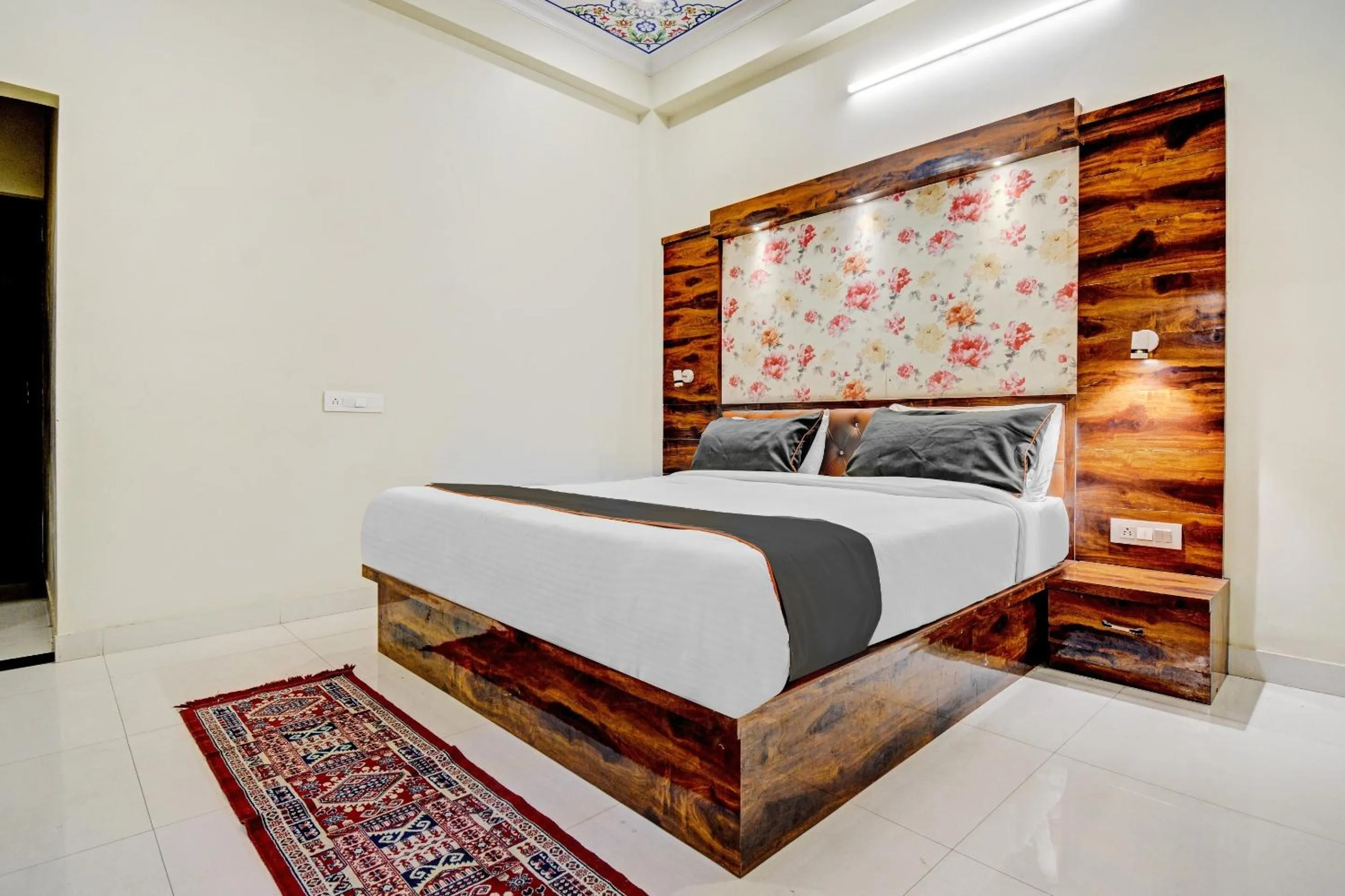 Bedroom, Bed in Super Collection O Tejesvi