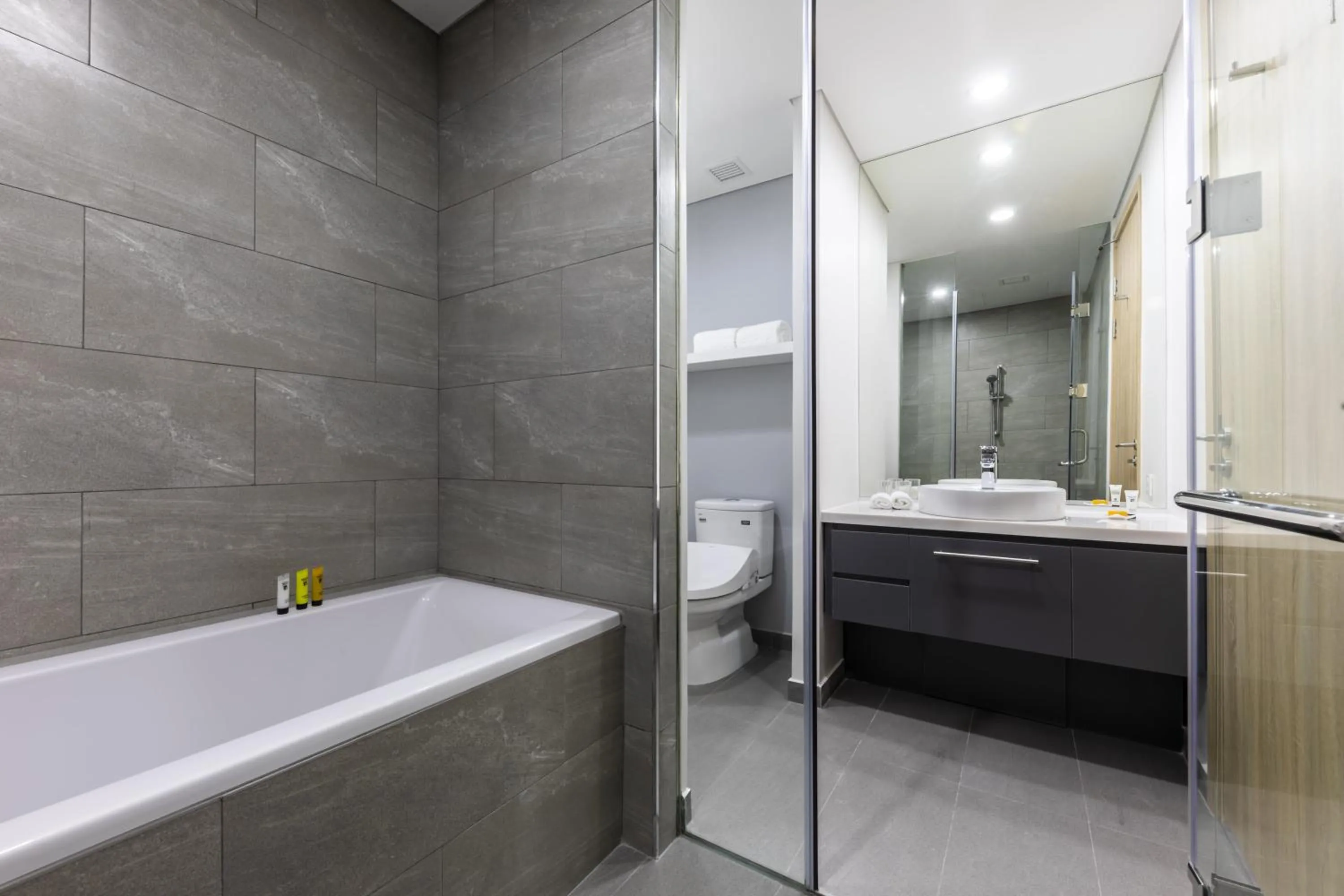 Shower in Roygent Parks Hai Phong