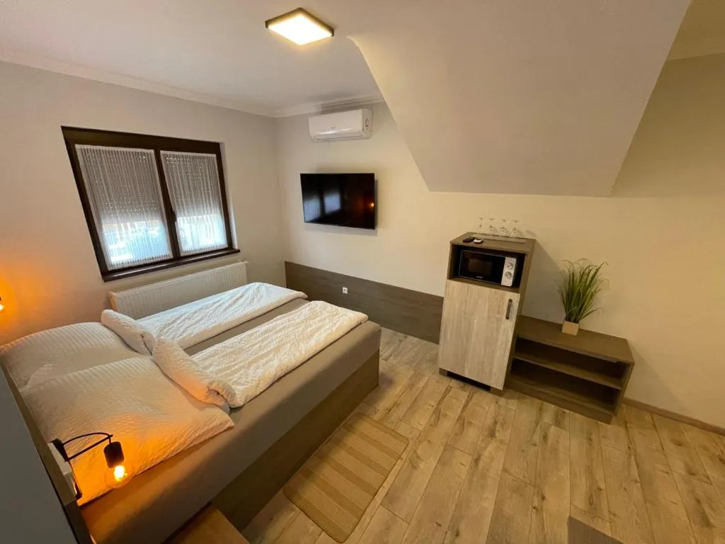 TV and multimedia, Bed in Kukorica Csárda Apartman