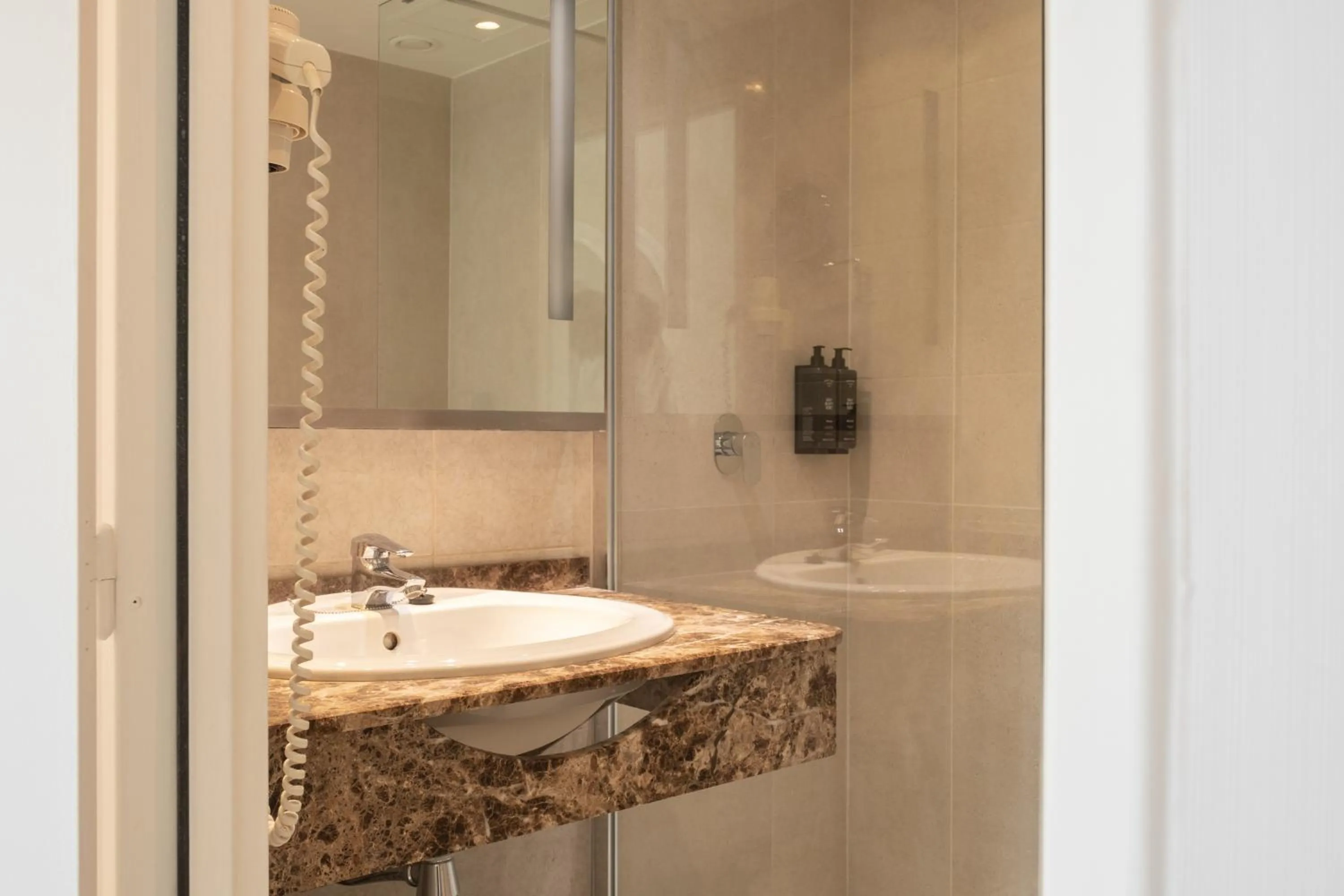 Bathroom in LATROUPE Grand Place