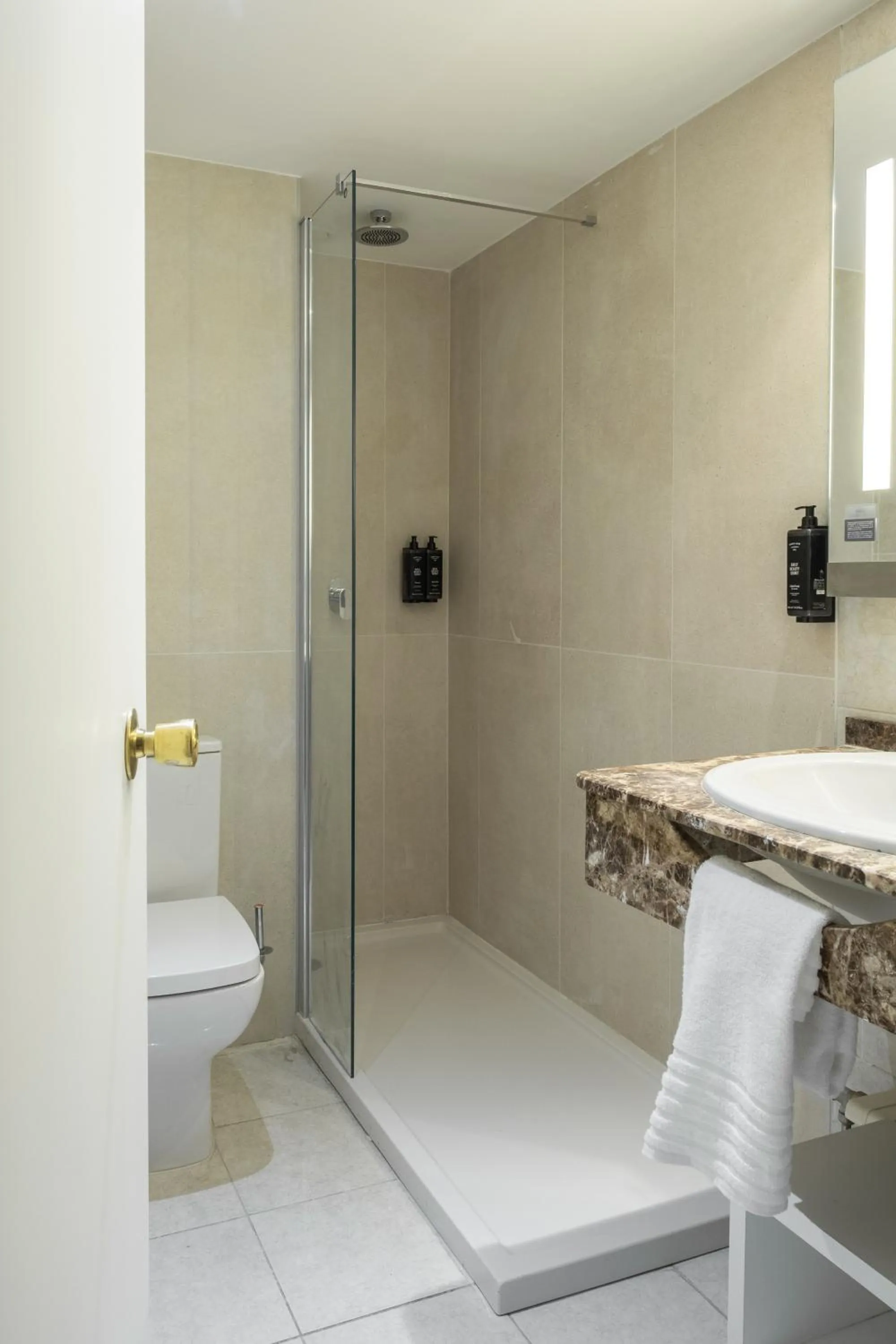 Bathroom in LATROUPE Grand Place