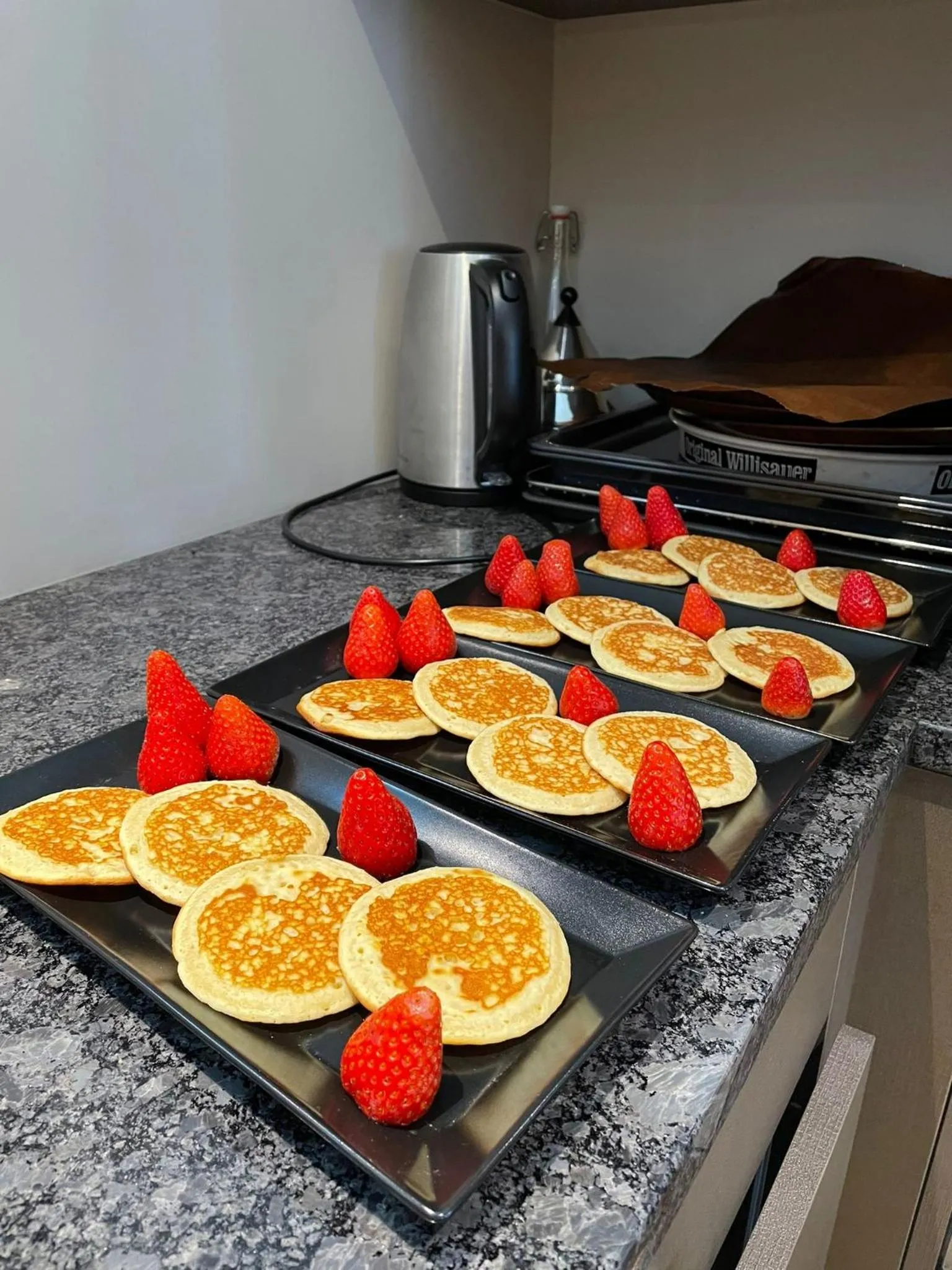 Breakfast in Eiger View Alpine Lodge