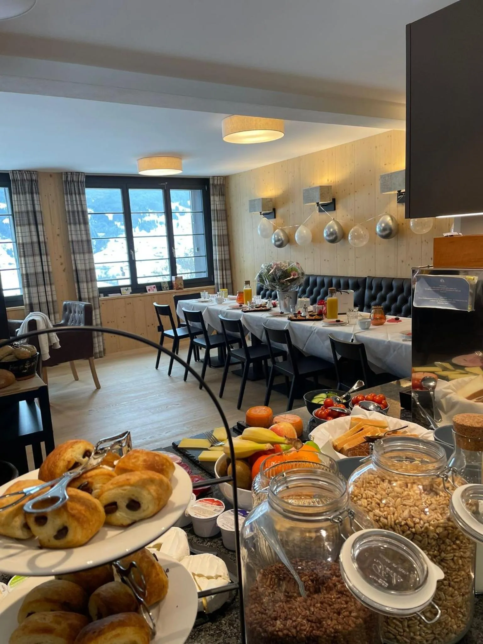 Buffet breakfast in Eiger View Alpine Lodge