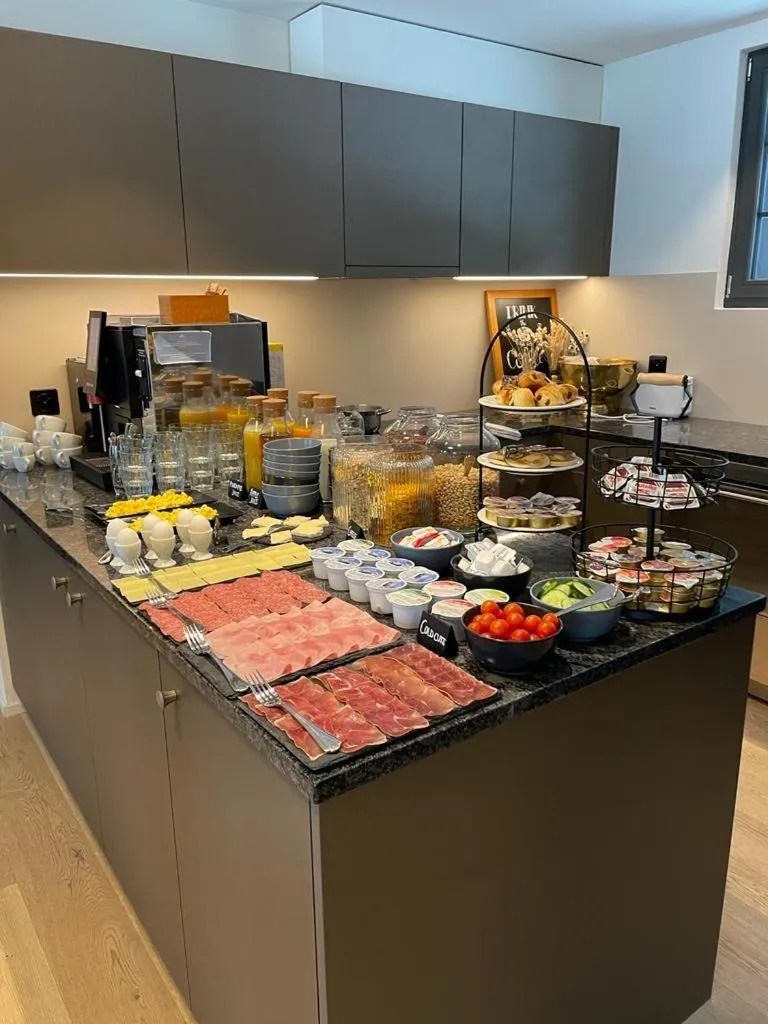 Breakfast in Eiger View Alpine Lodge