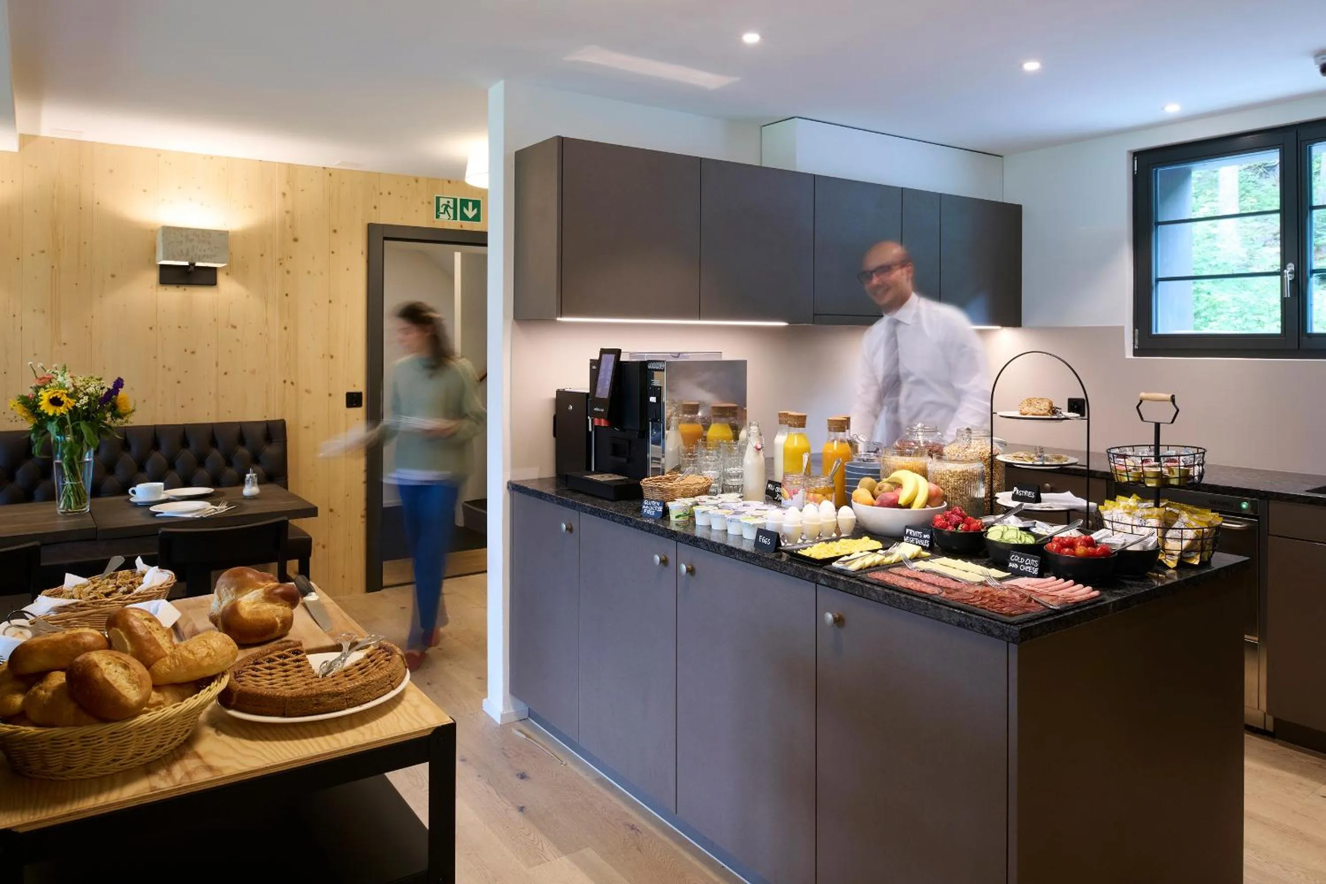 Breakfast in Eiger View Alpine Lodge