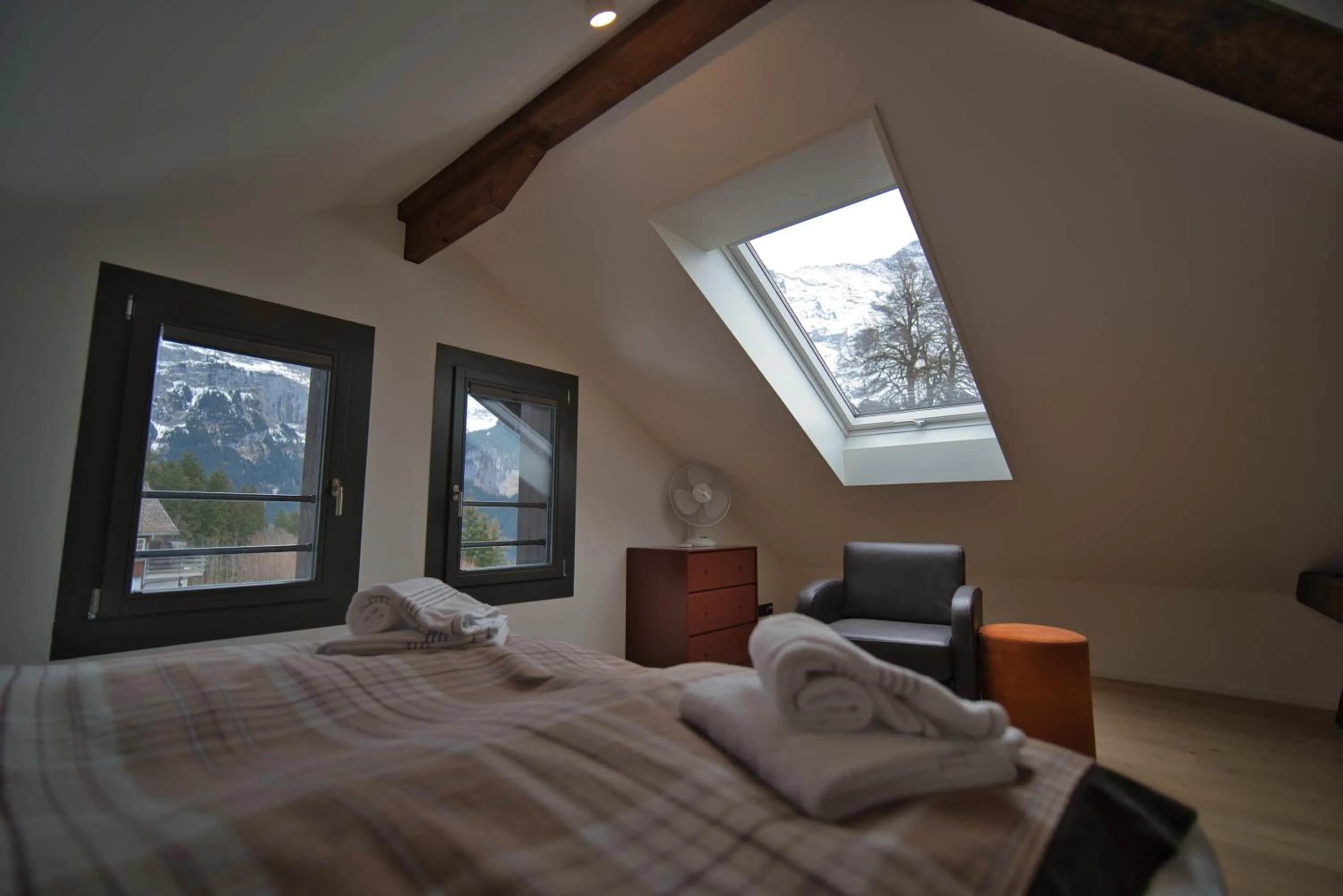 Bed in Eiger View Alpine Lodge