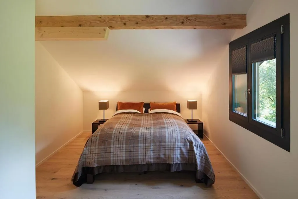 Bed in Eiger View Alpine Lodge