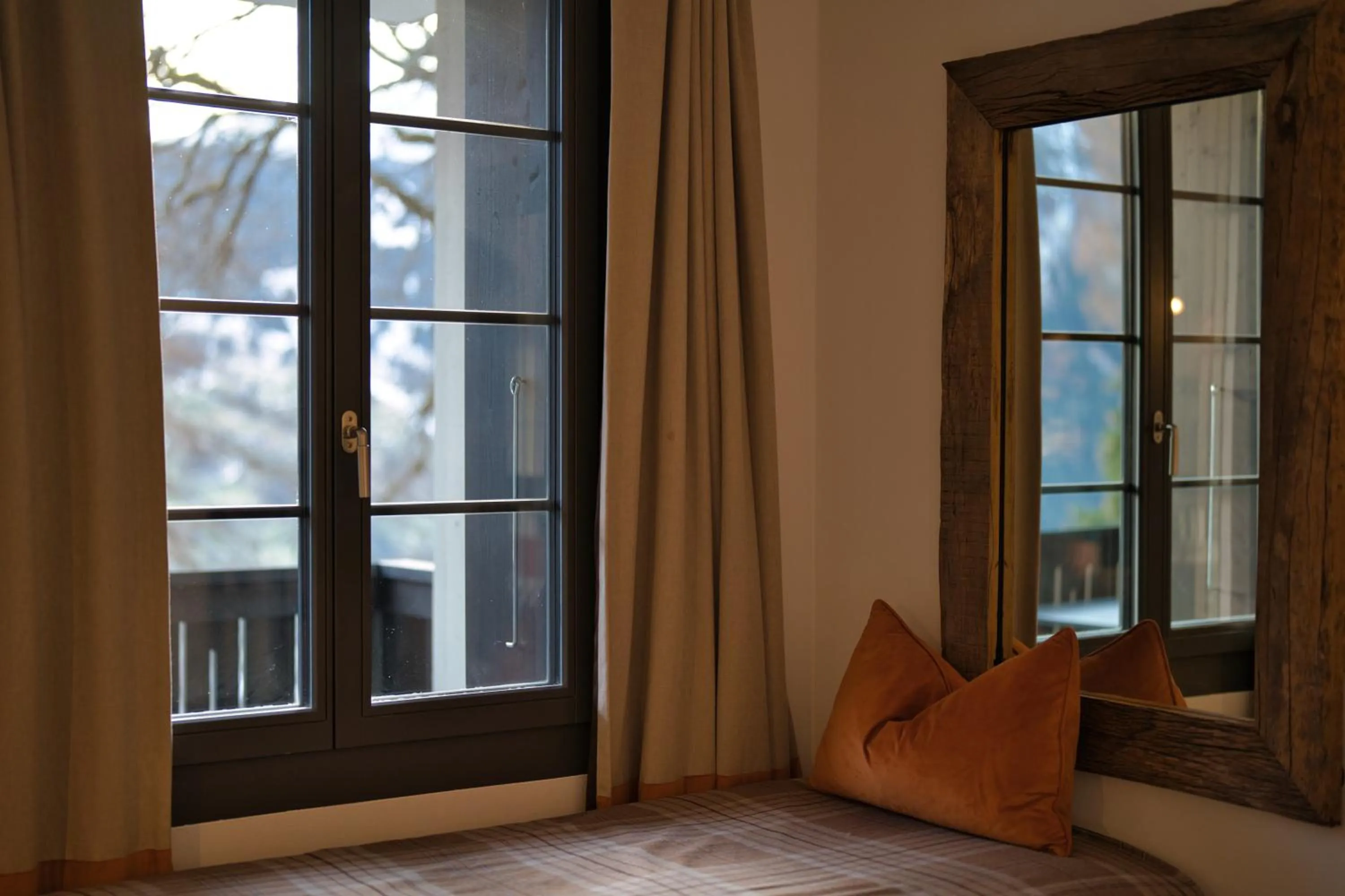 Living room in Eiger View Alpine Lodge