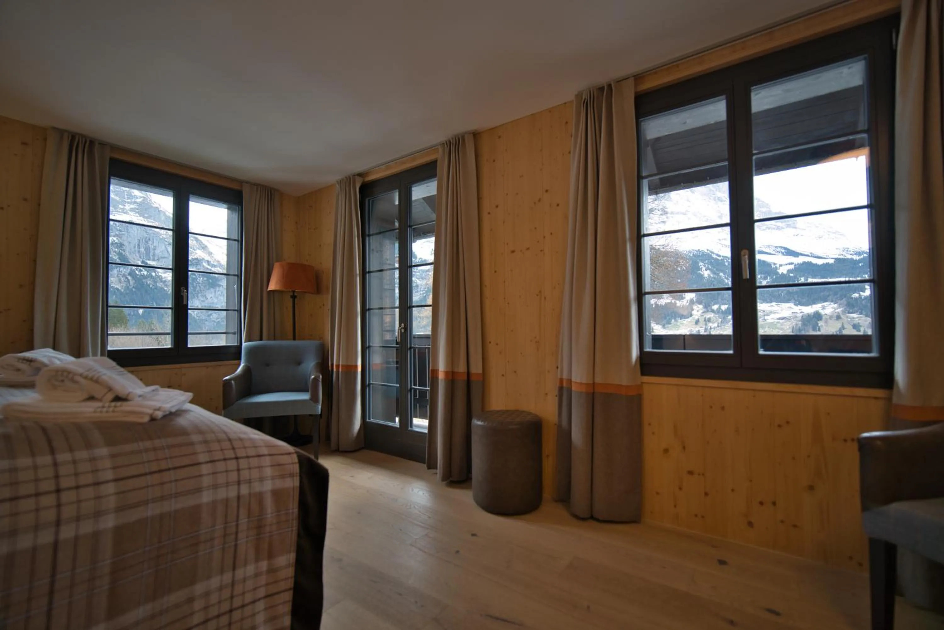 Bed in Eiger View Alpine Lodge