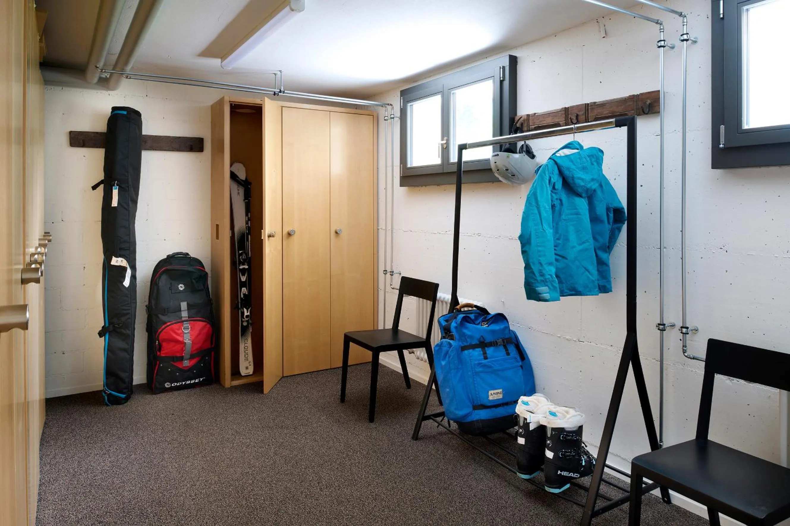 Skiing in Eiger View Alpine Lodge