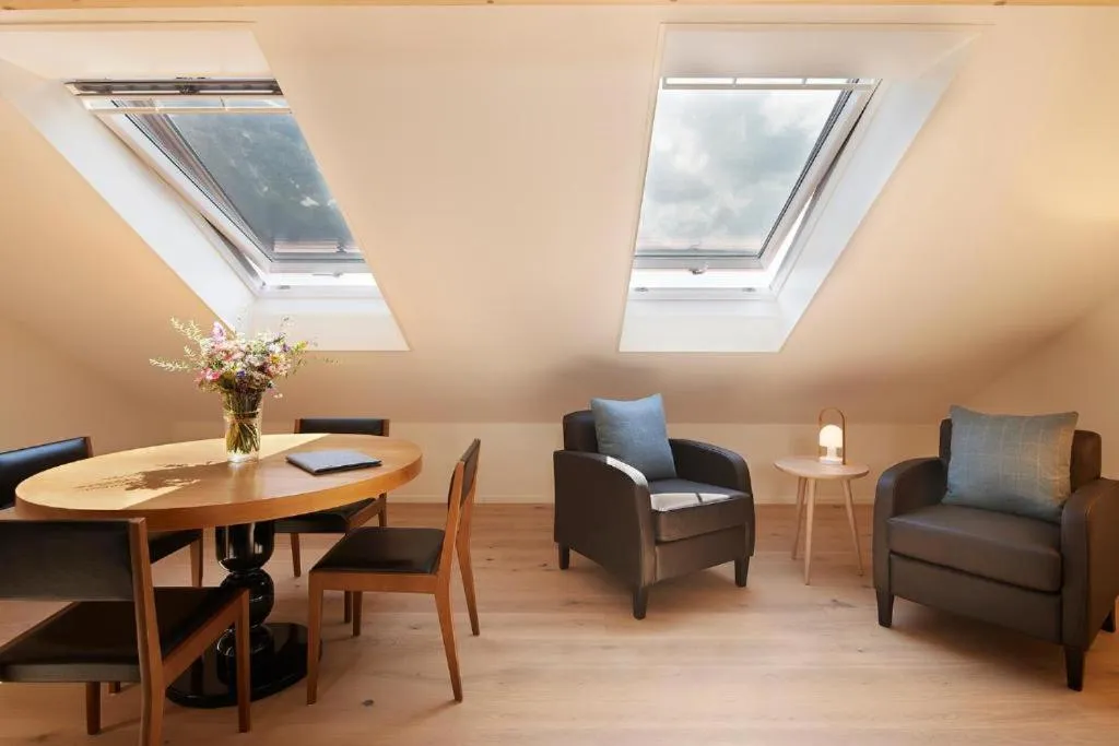 Living room in Eiger View Alpine Lodge