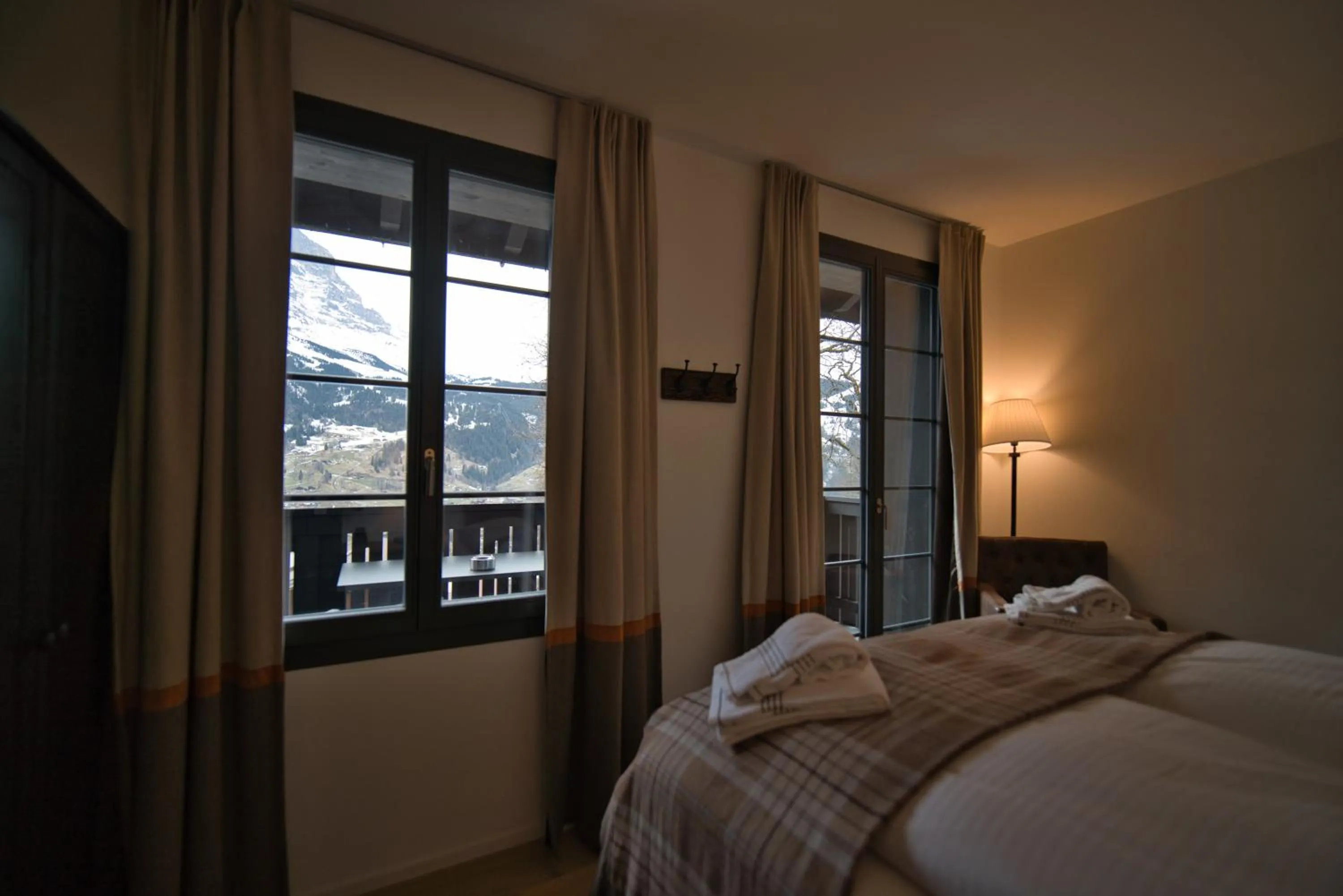 Bed in Eiger View Alpine Lodge