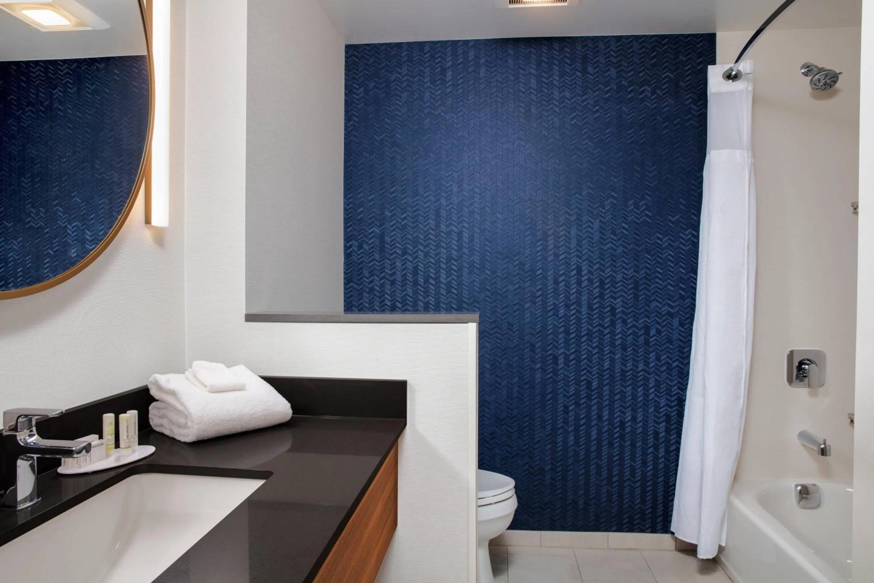 Bathroom, Bed in Fairfield by Marriott Inn & Suites Lebanon Near Expo Center