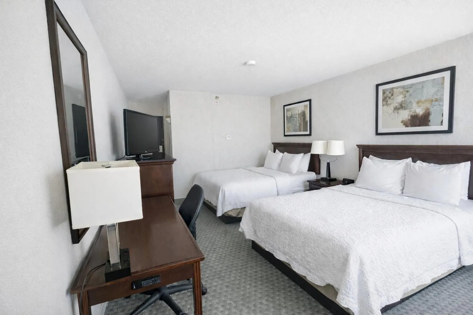 Bedroom, Bed in Hotel Lotus Kansas City Stadium