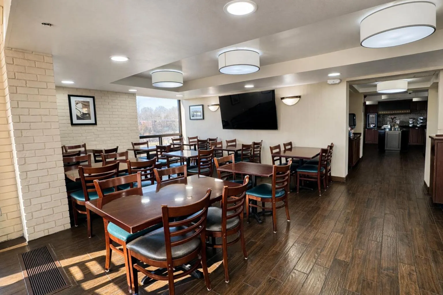 Breakfast in Hotel Lotus Kansas City Stadium