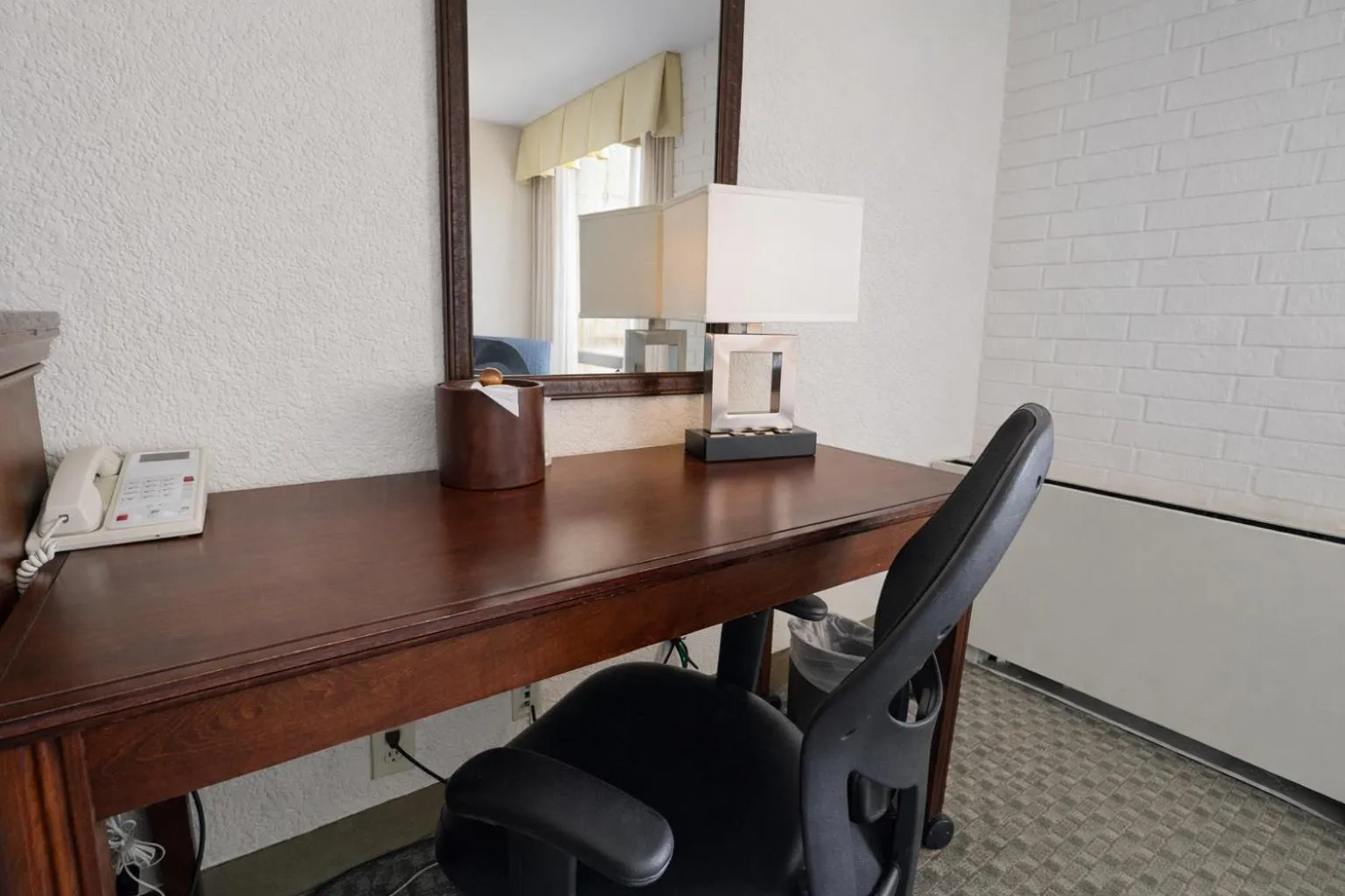 Double or Twin Room - Disability Access in Hotel Lotus Kansas City Stadium