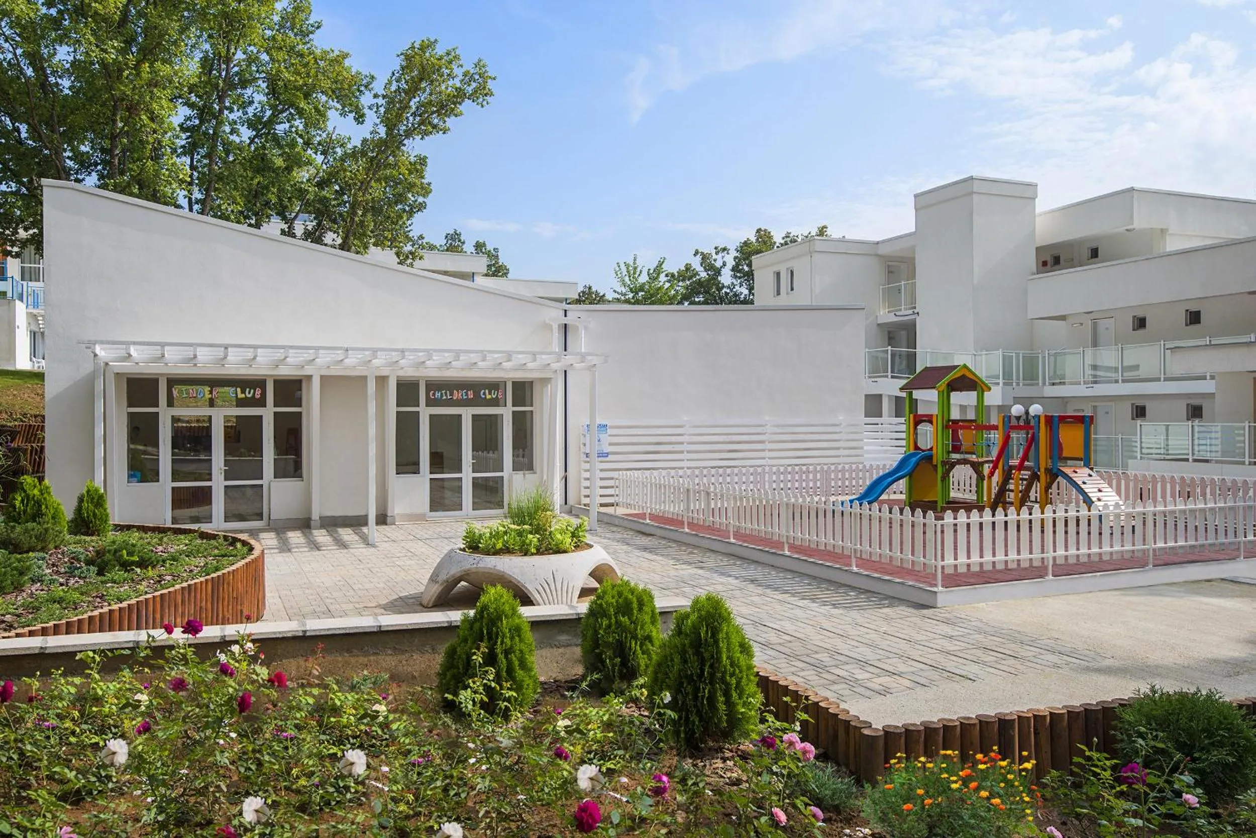 Facade/entrance in Hotel Forest Beach