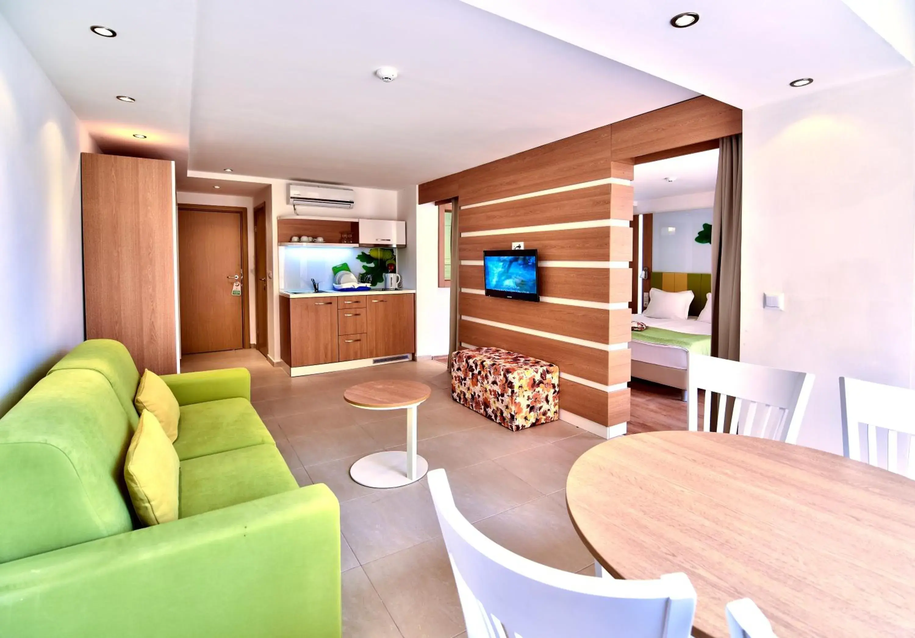 Studio with Balcony (3 Adults + 1 Child) - Ground Floor - Free Parking in Hotel Forest Beach Studio with Balcony (3 Adults + 1 Child) - Ground Floor - Free Parking in Hotel Forest Beach