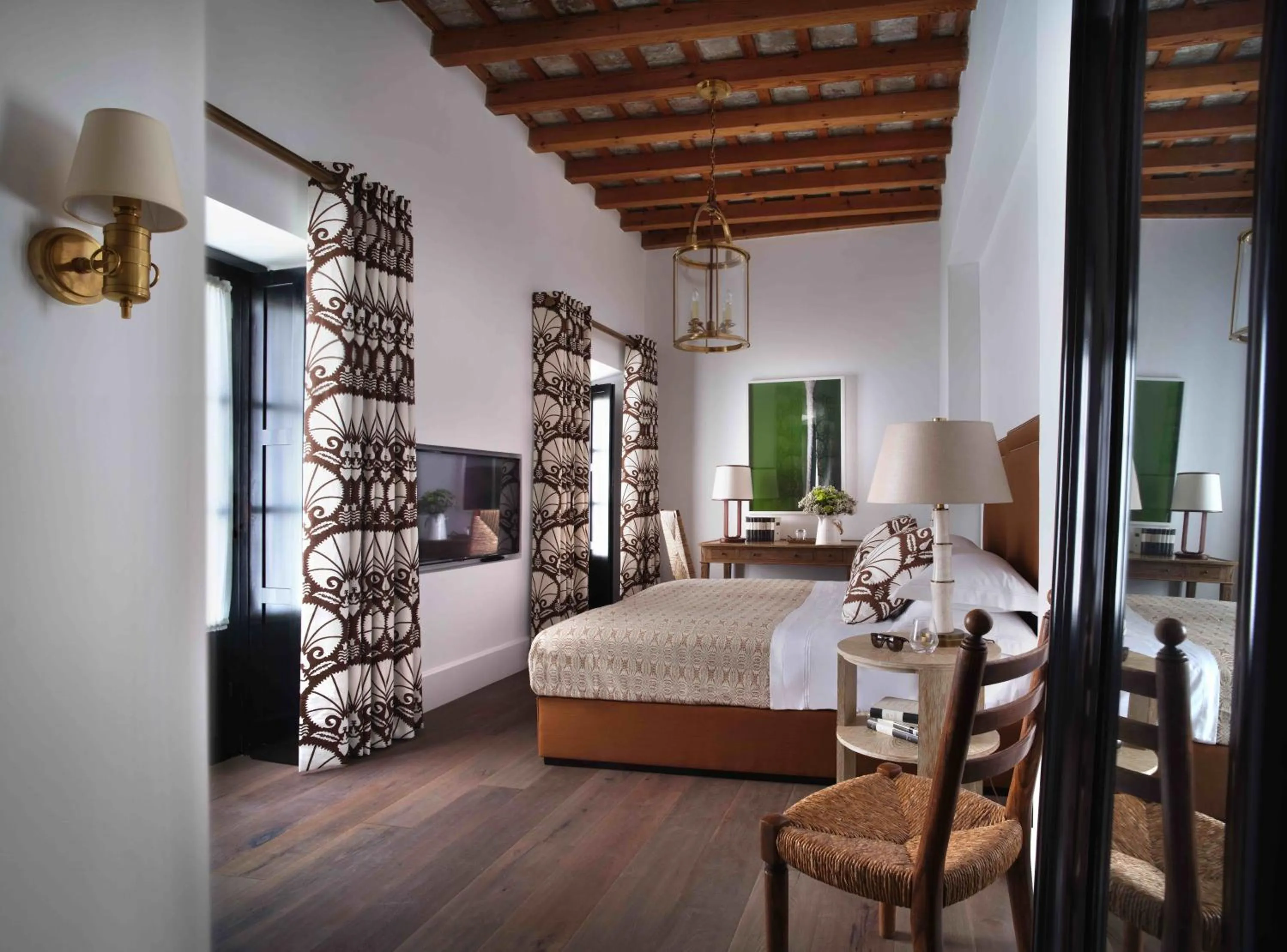 Photo of the whole room, Seating Area in Plaza 18