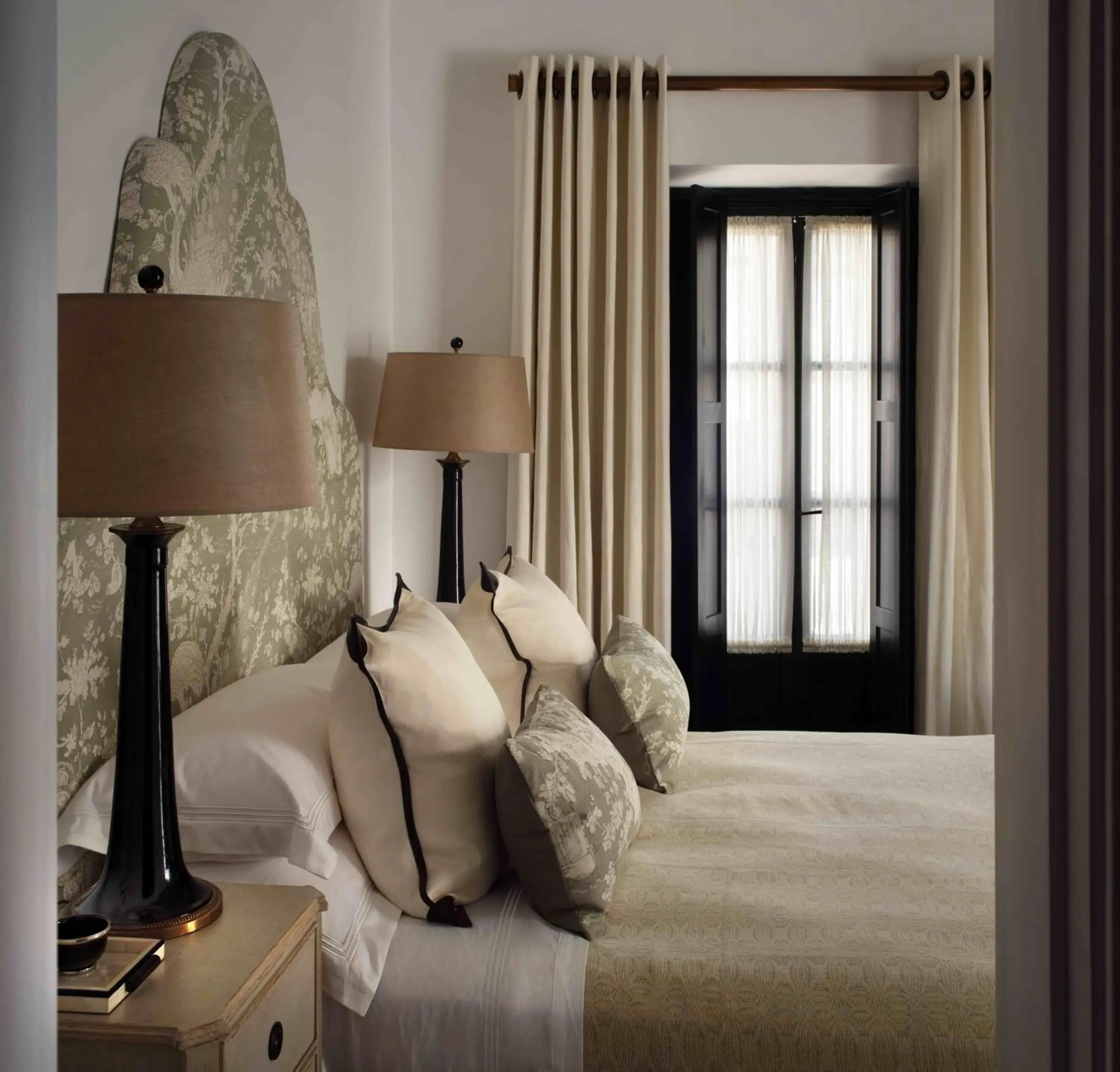 Deluxe Suite in Plaza 18 Deluxe Suite in Plaza 18