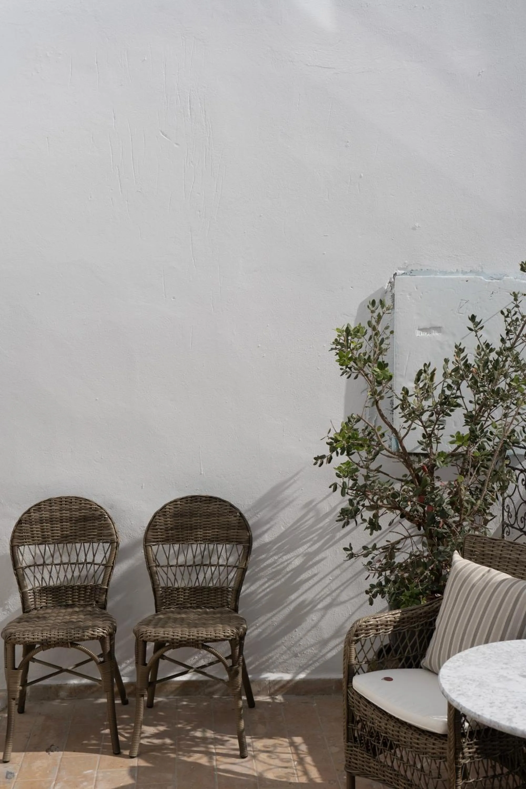 Property building, Seating Area in Plaza 18