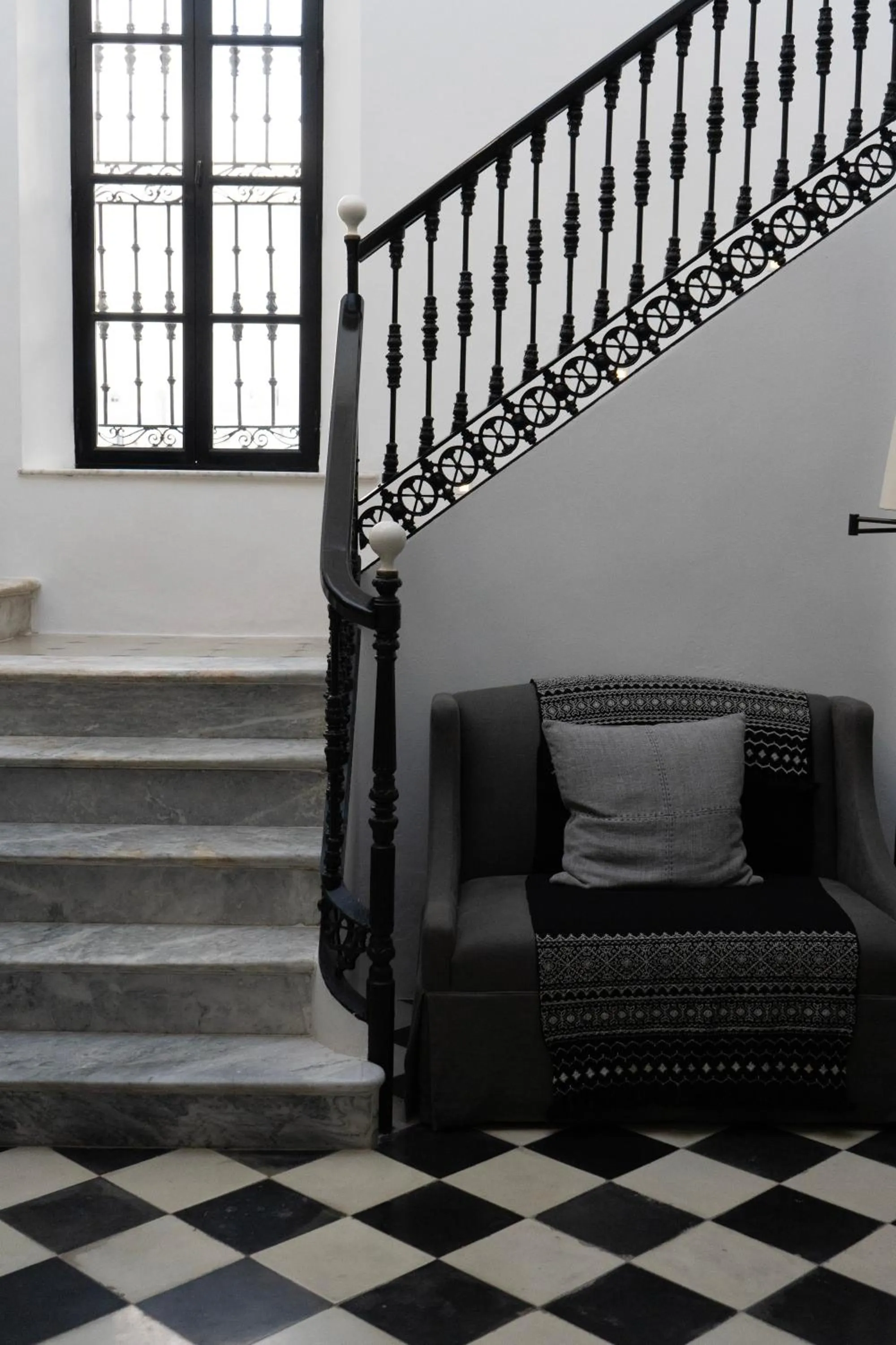 Property building, Seating Area in Plaza 18