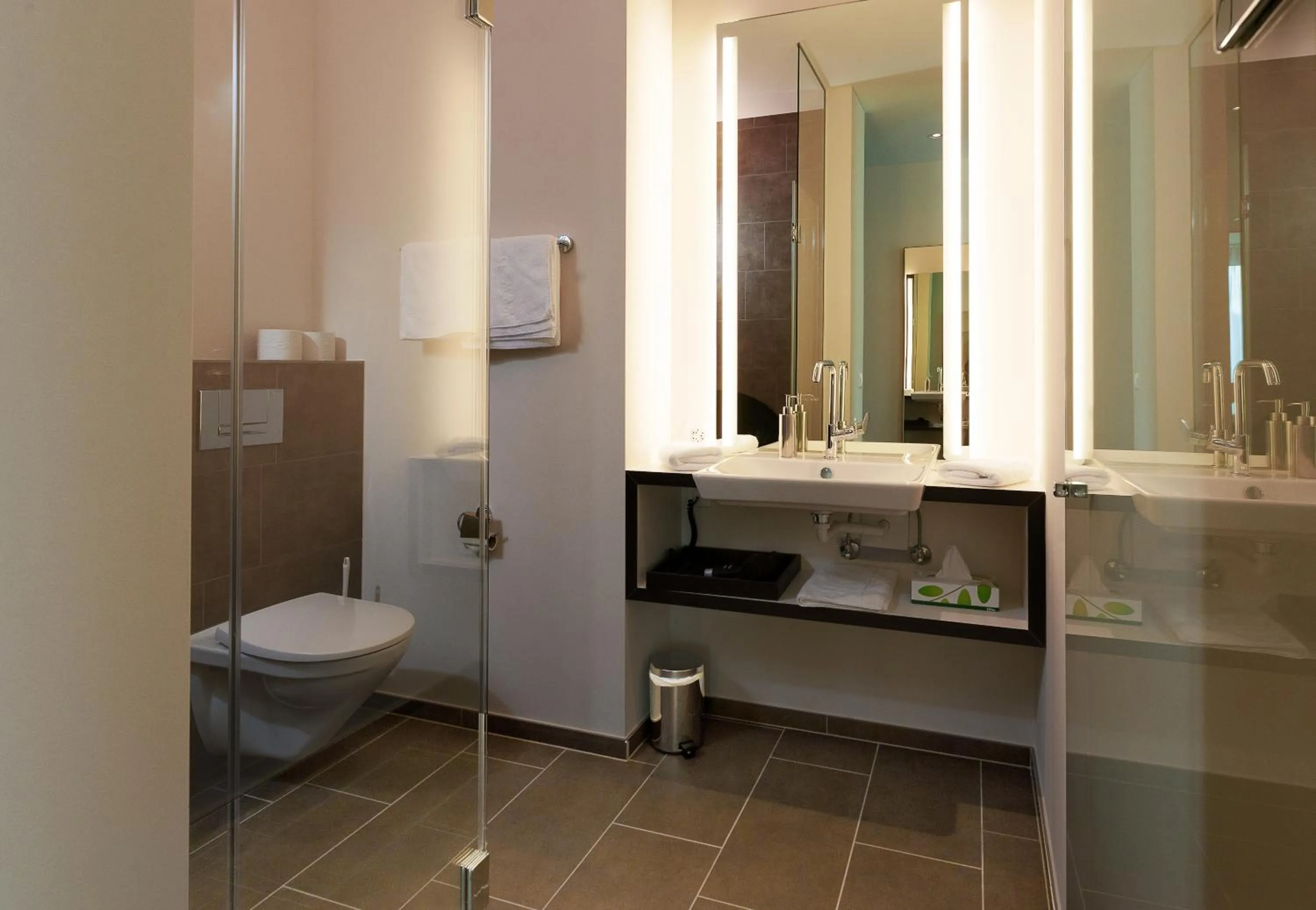 Shower in b-smart motel Sevelen