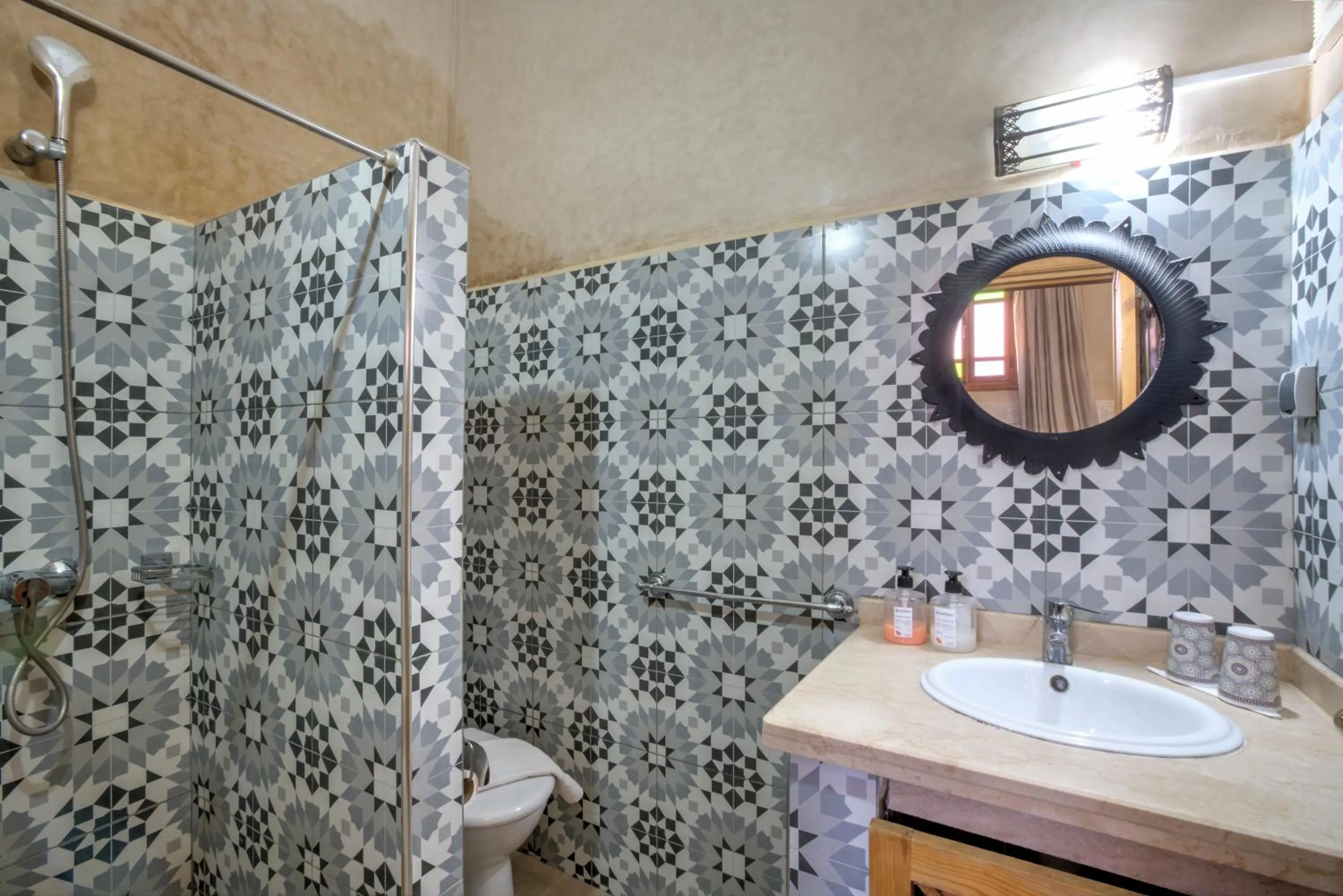 Shower in Riad Inaka