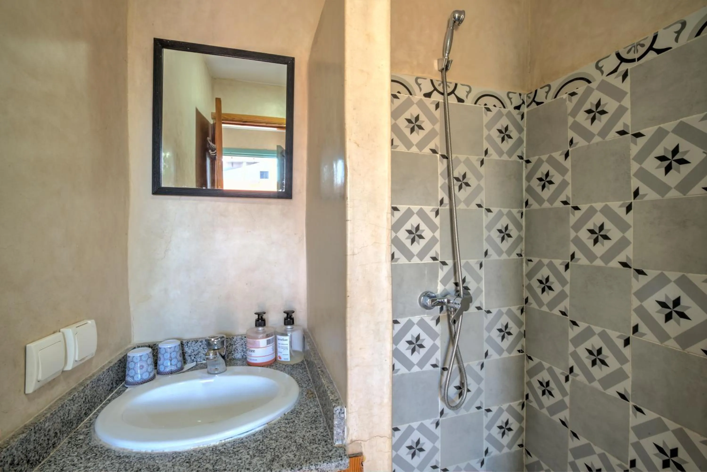 Shower in Riad Inaka