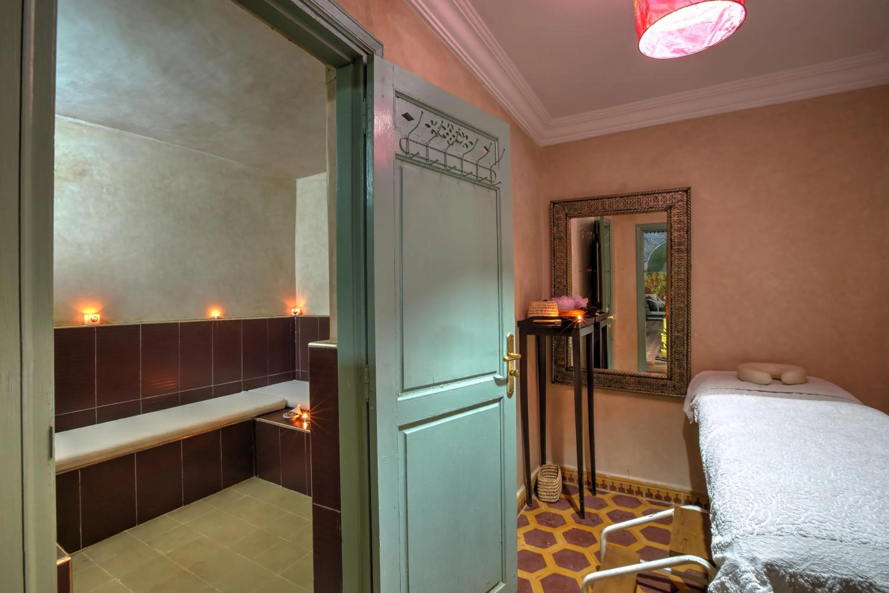 Steam room, Bed in Riad Inaka