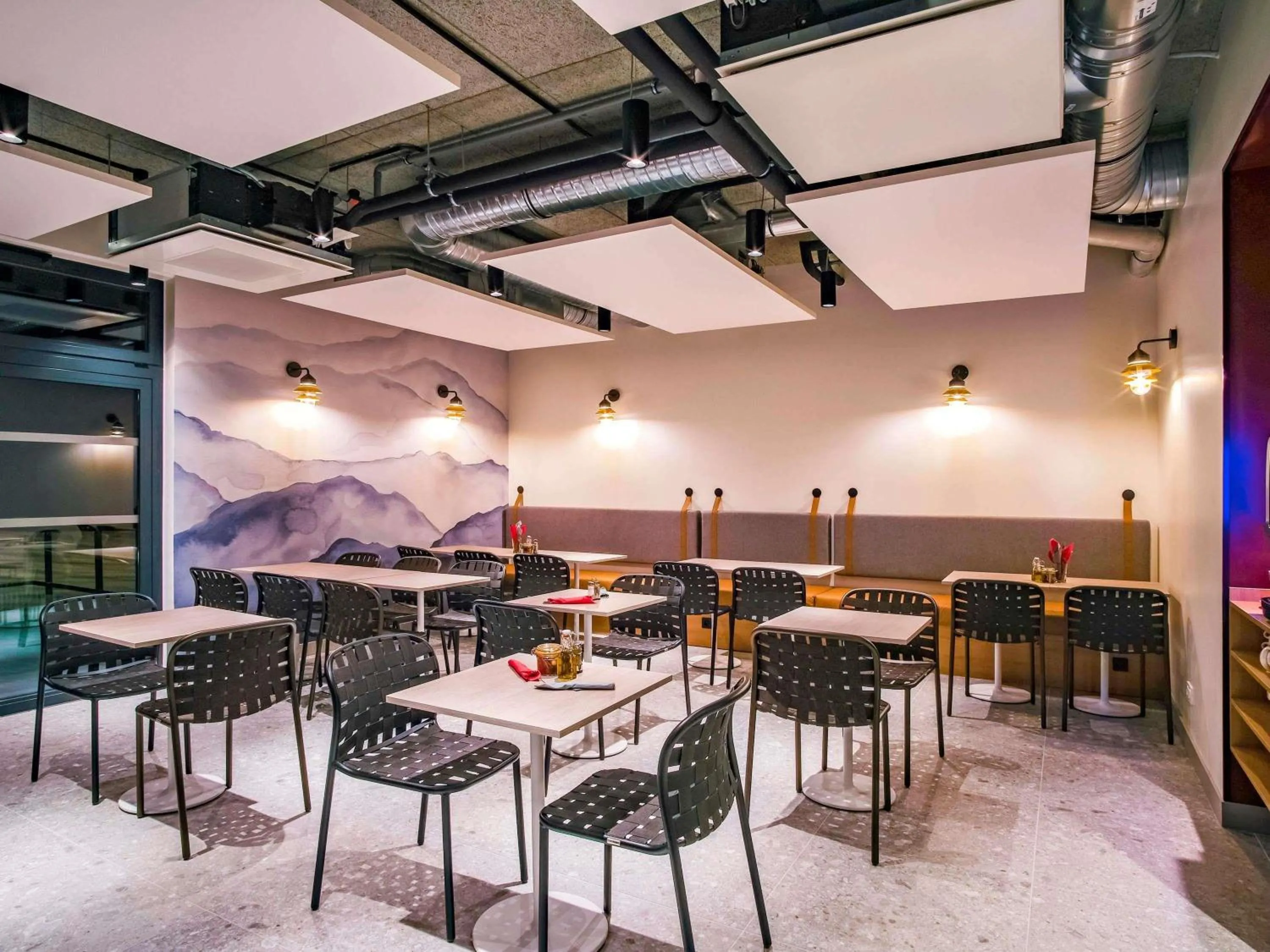 Restaurant/places to eat in ibis Styles Albertville