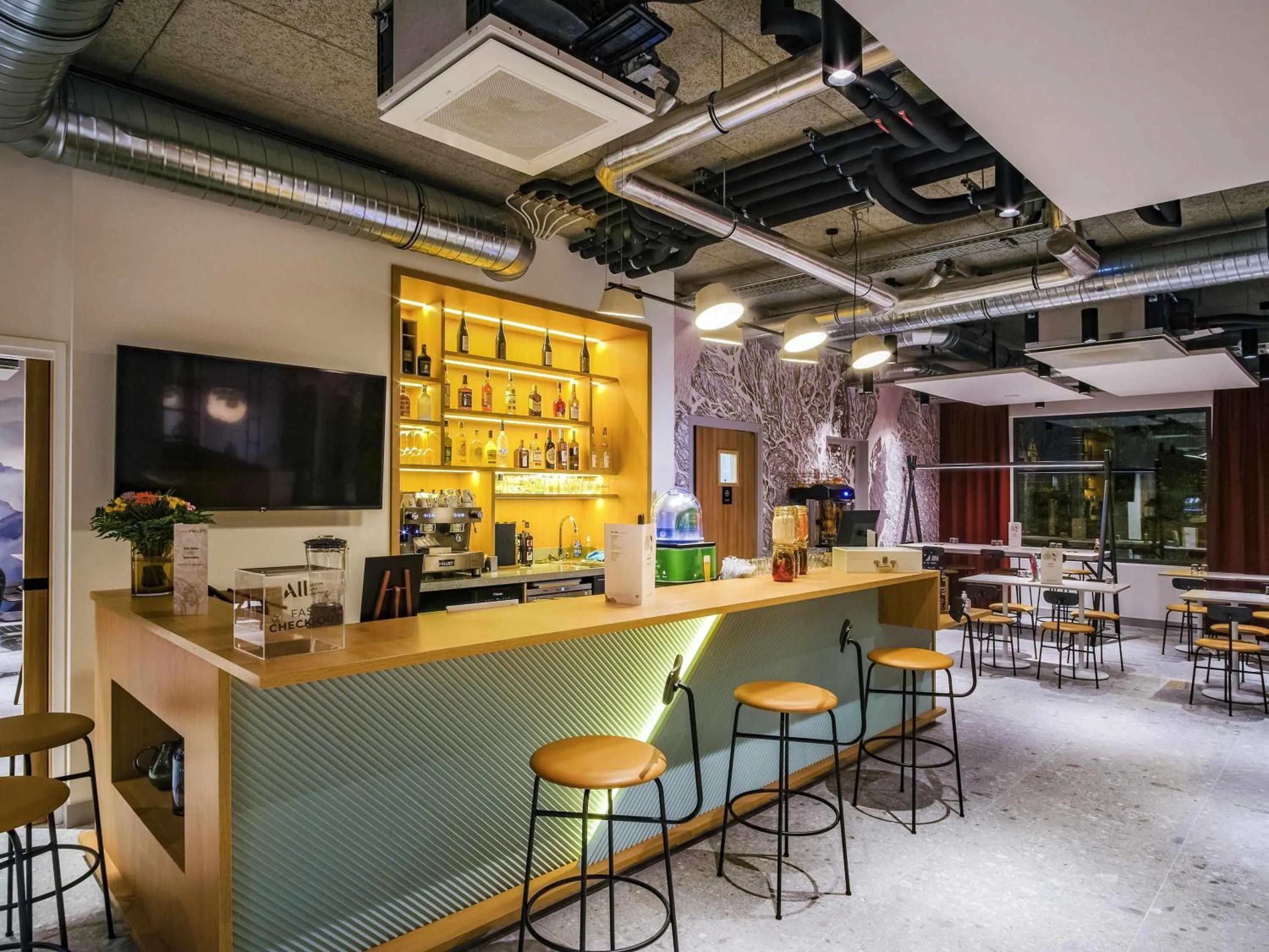 Lounge or bar in ibis Styles Albertville