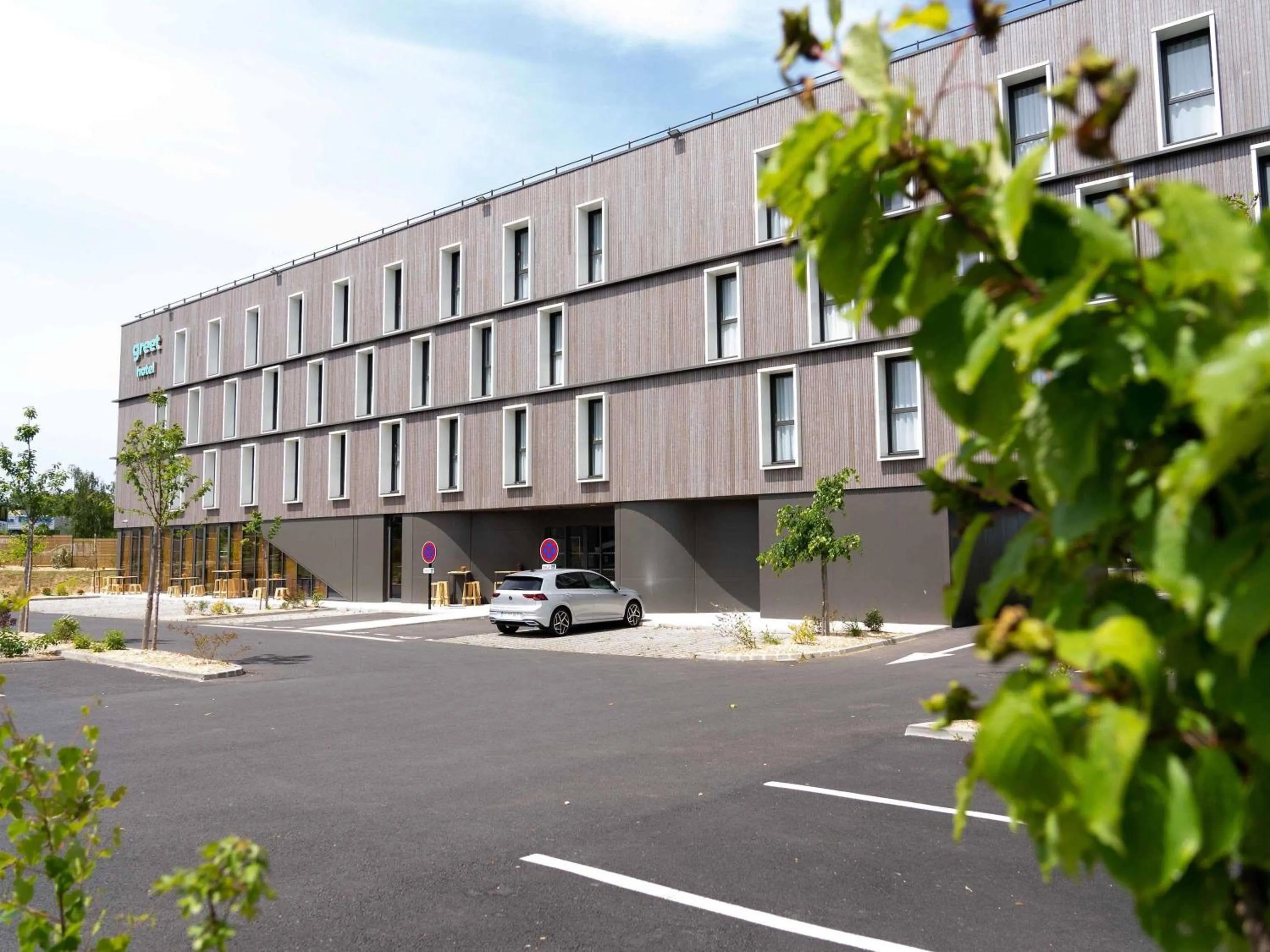 Property building in greet Hotel Rennes Pace