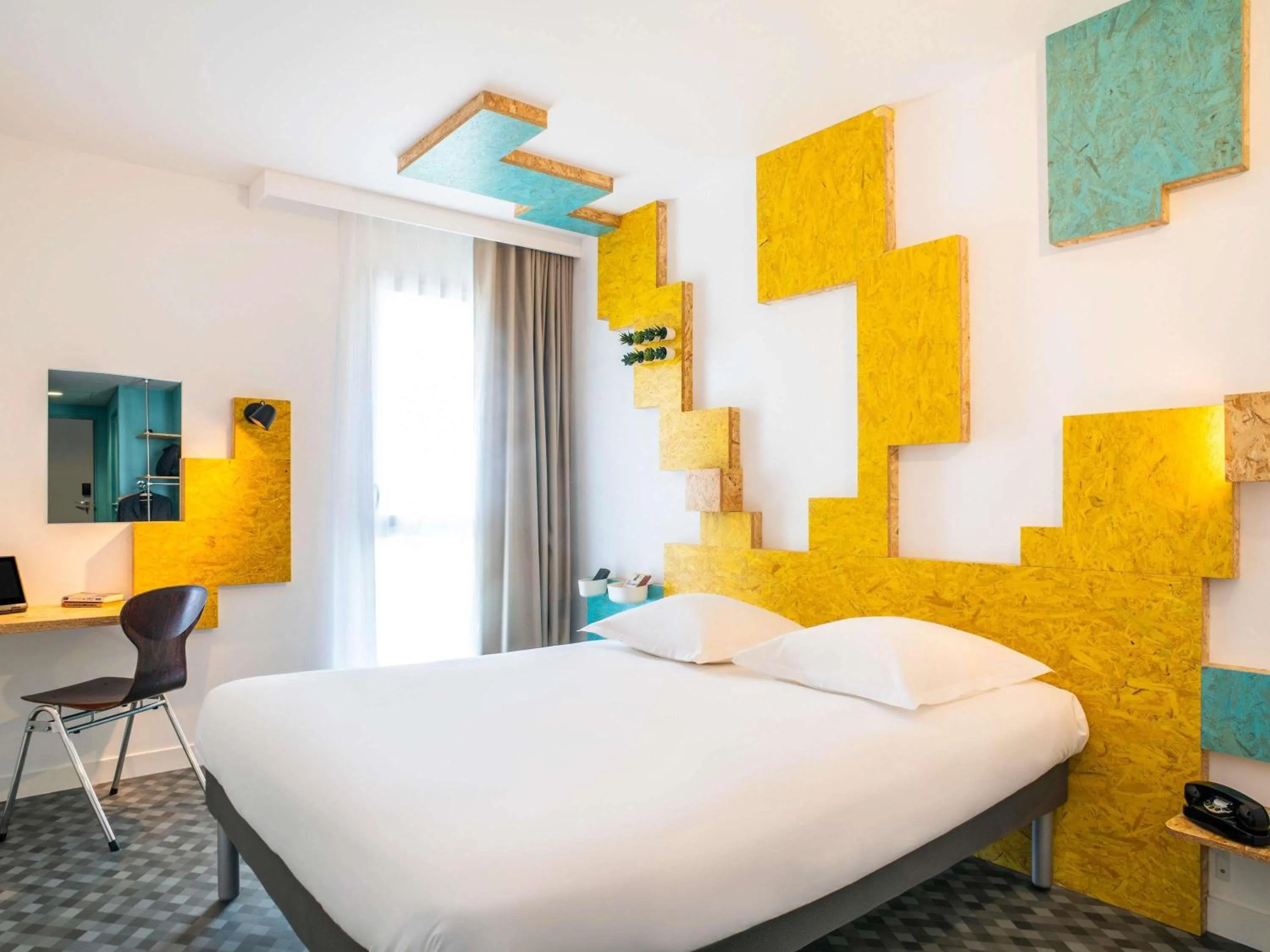 Property building, Bed in greet Hotel Rennes Pace