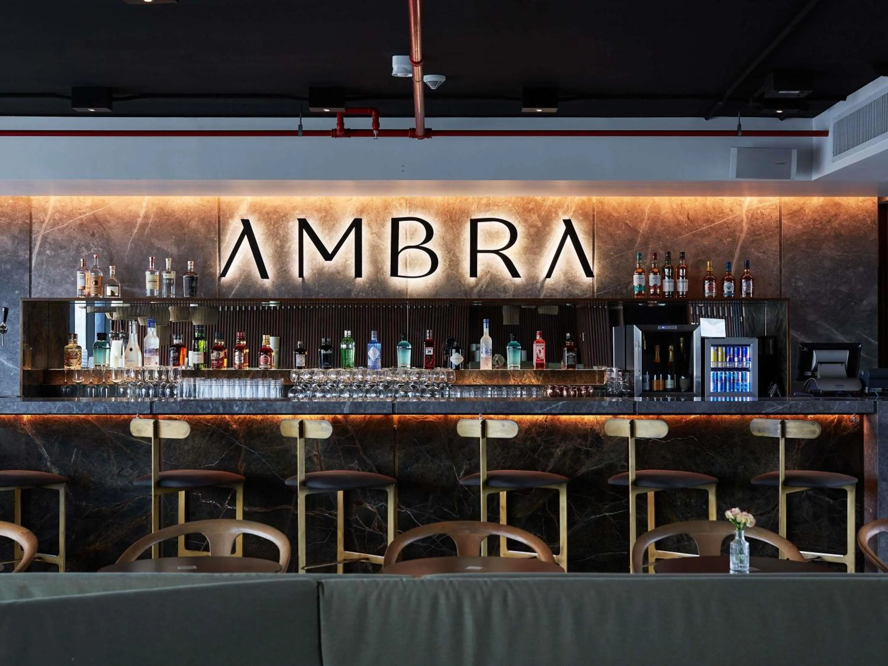 Lounge or bar in Pullman Lima Miraflores