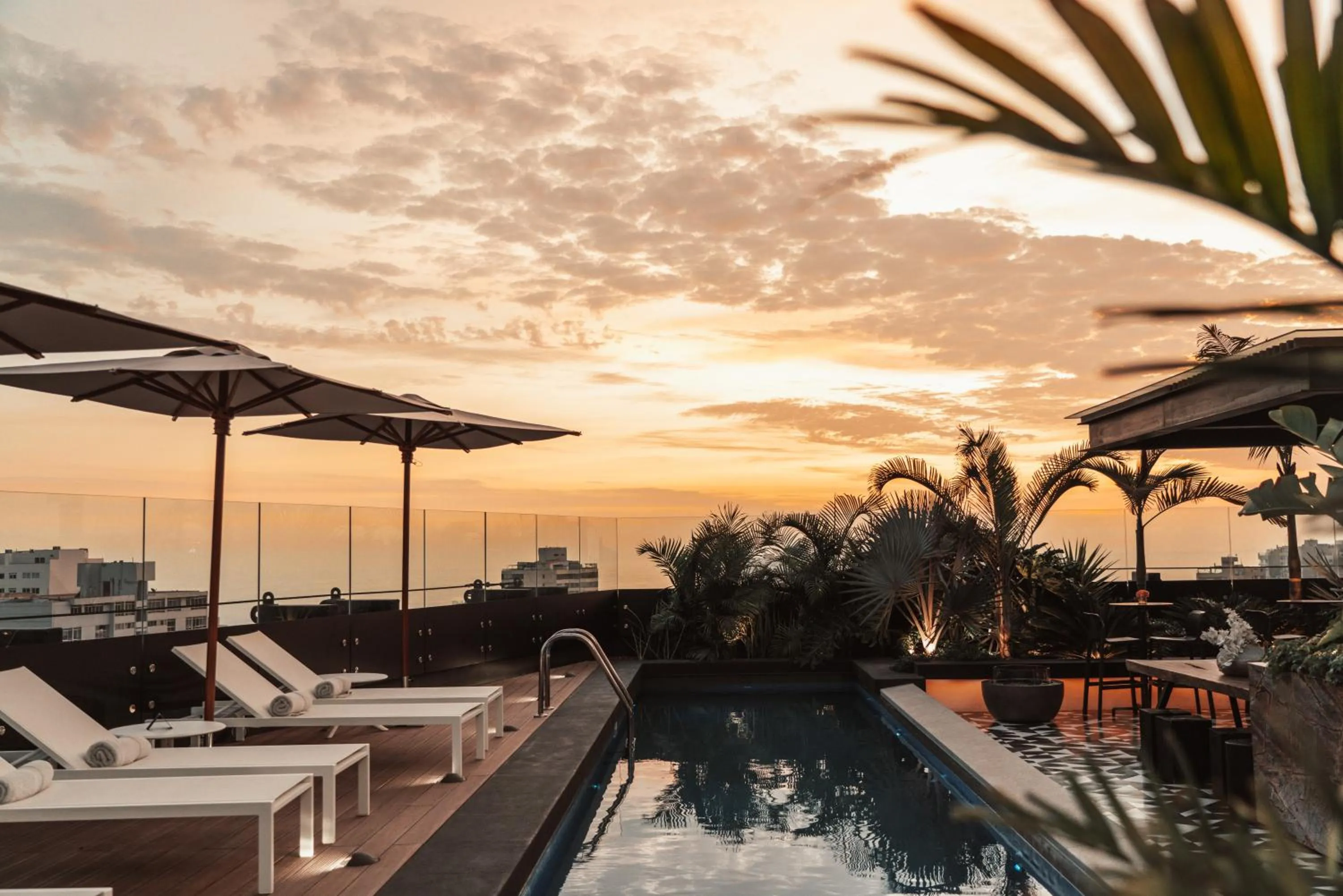 Swimming pool in Pullman Lima Miraflores