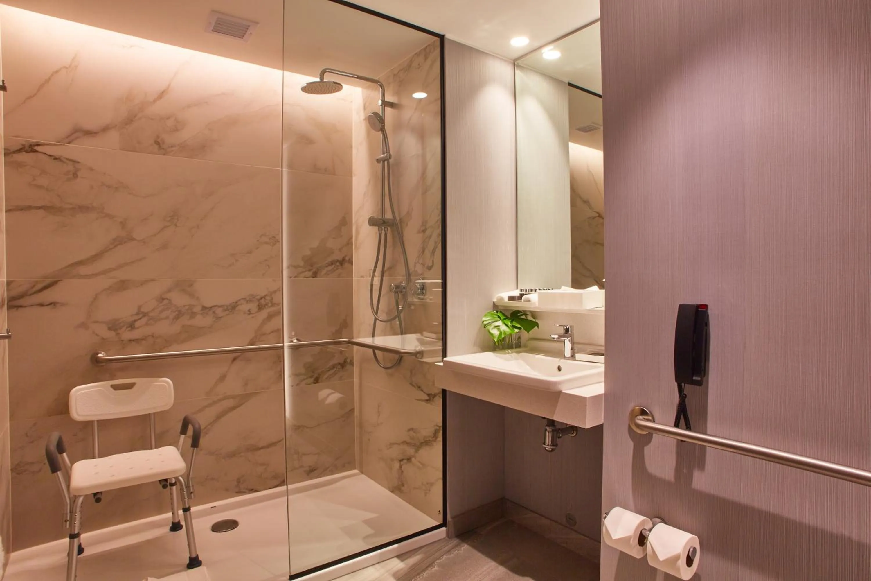 Shower in Pullman Lima Miraflores