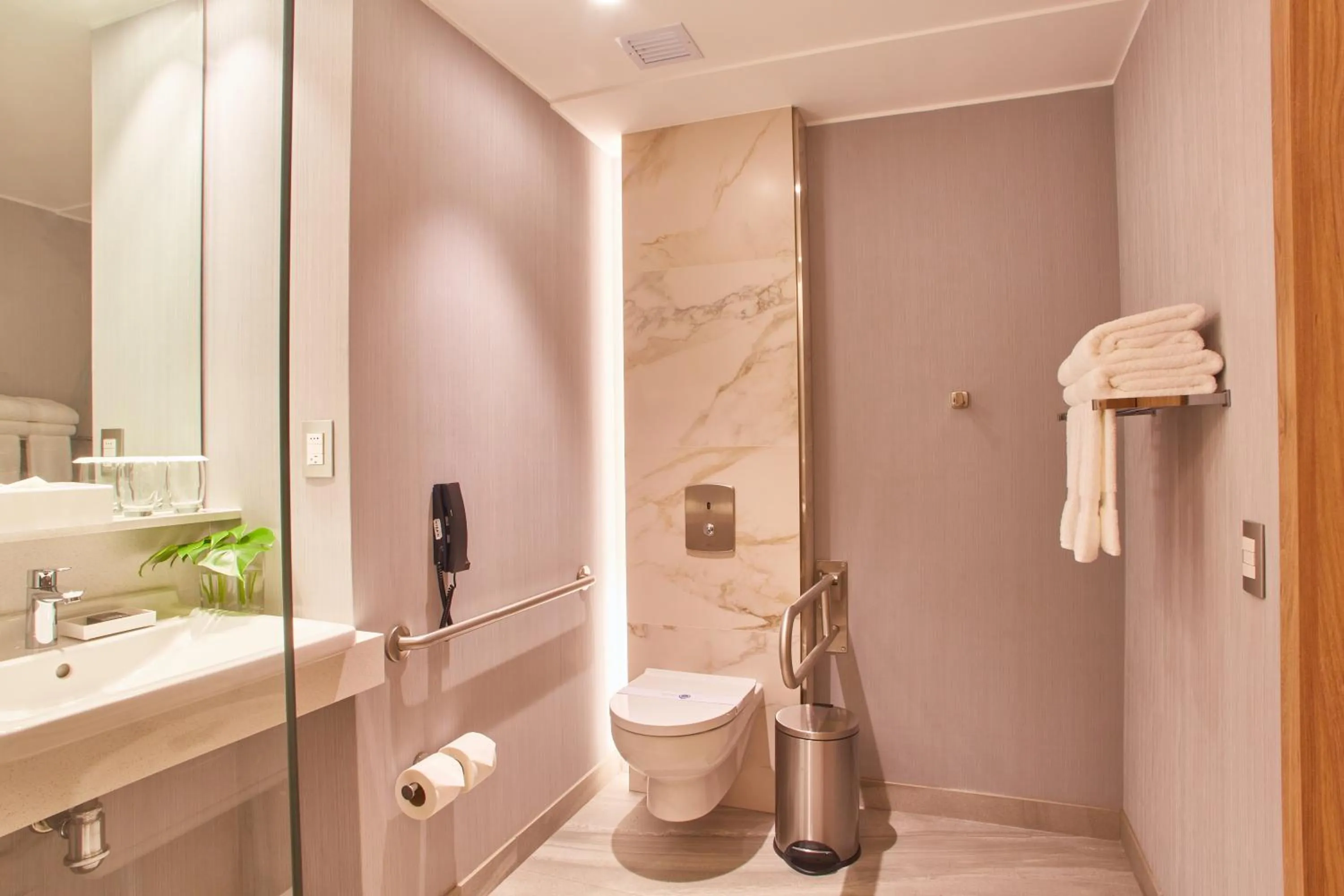 Shower in Pullman Lima Miraflores