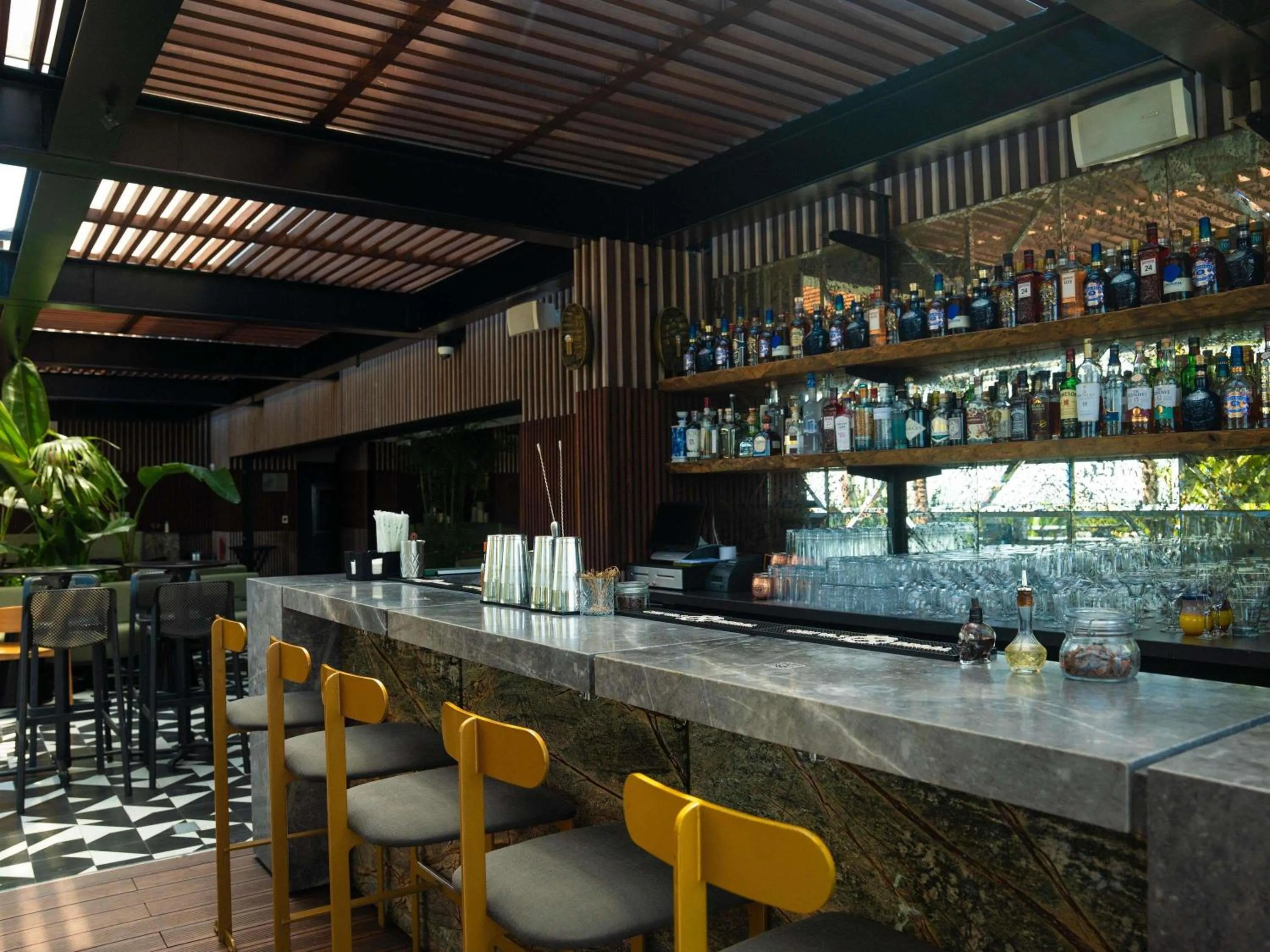Lounge or bar in Pullman Lima Miraflores