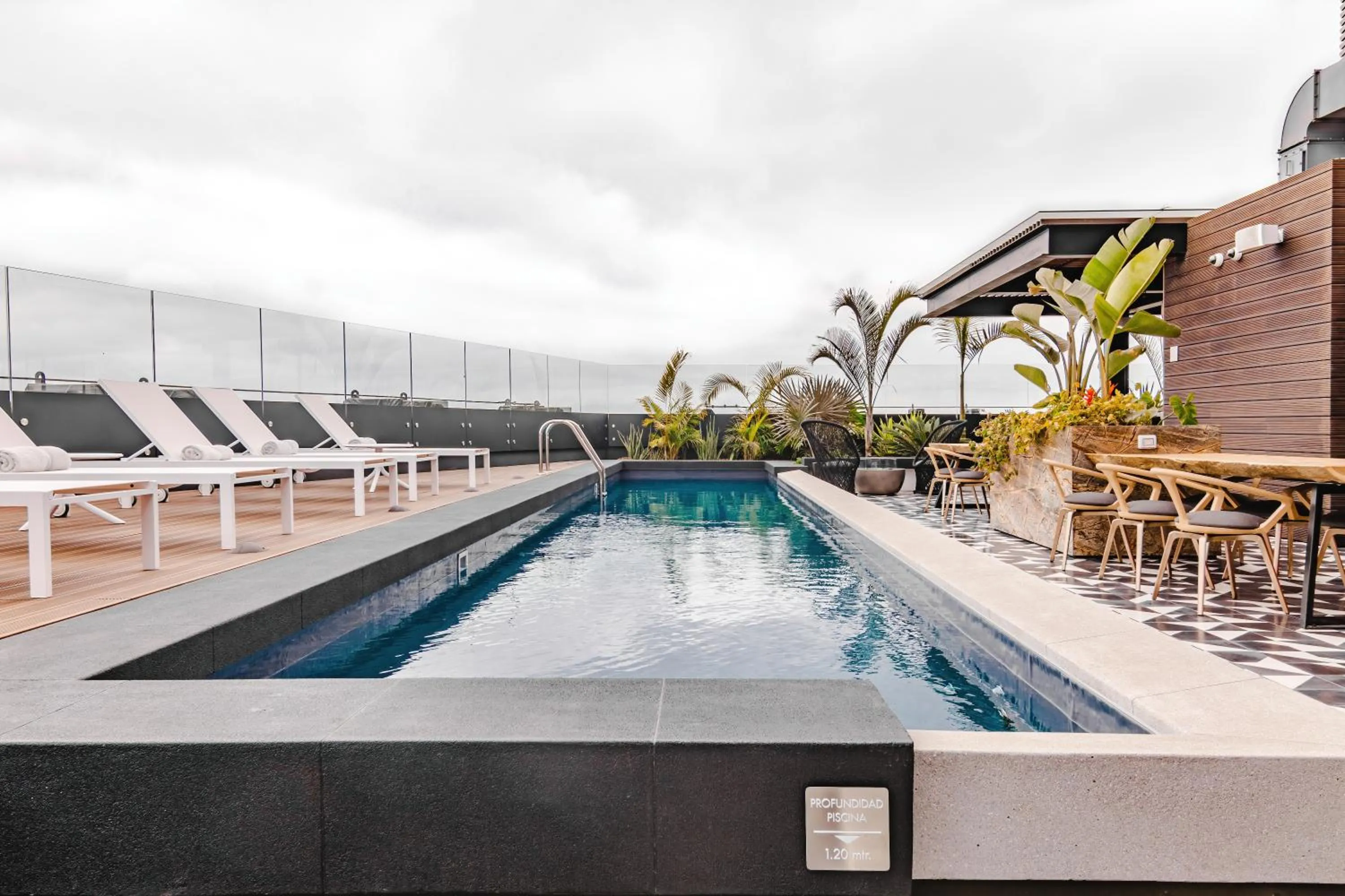 Swimming pool in Pullman Lima Miraflores