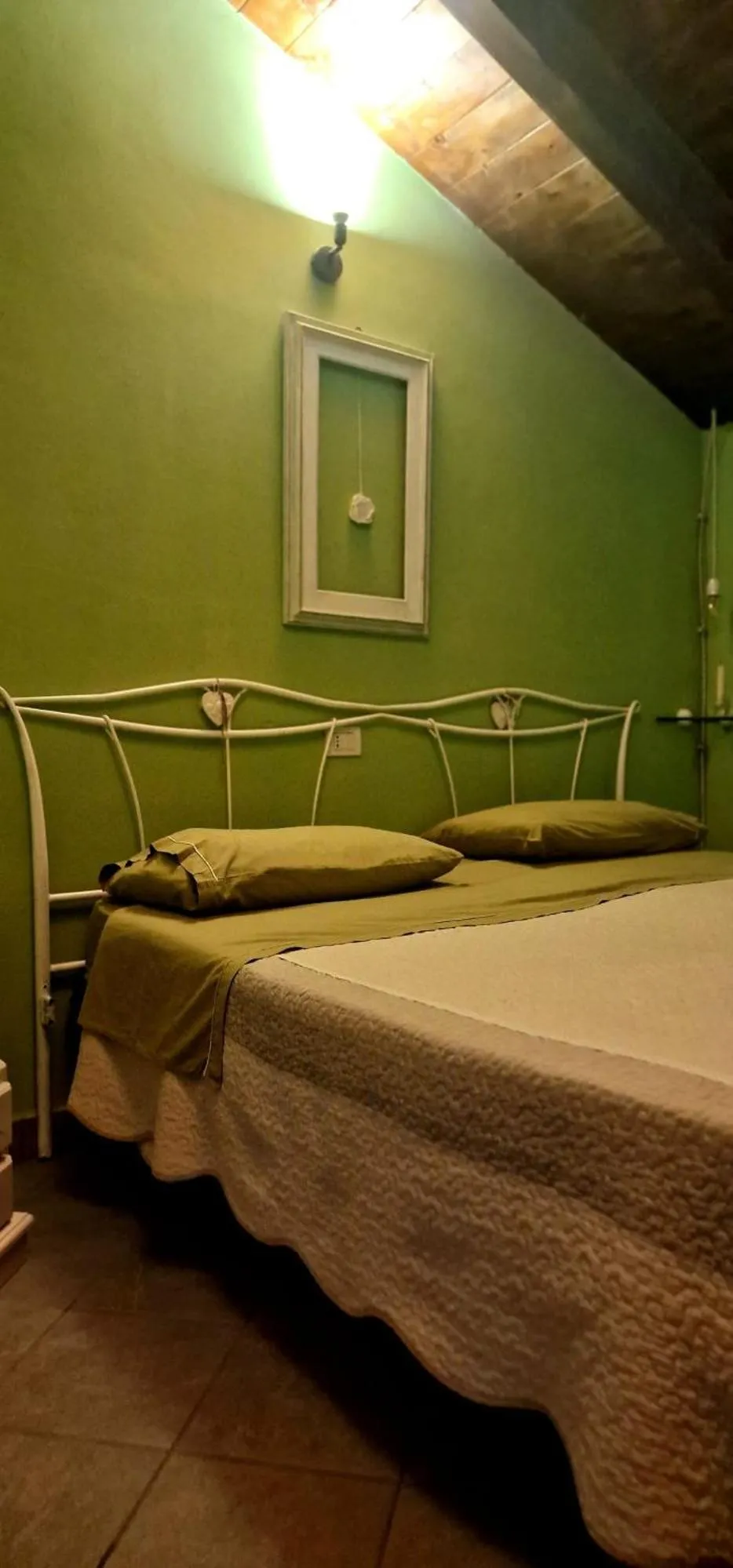 Bedroom, Bed in Silenzio e Buio
