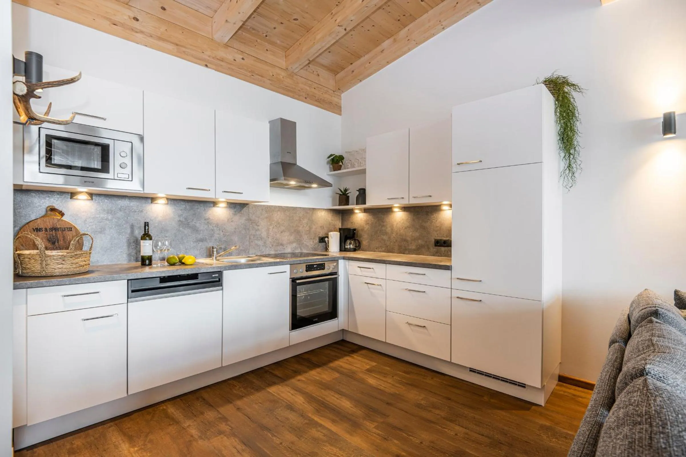 minibar in AlpenParks Hotel & Apartment Alpendorf