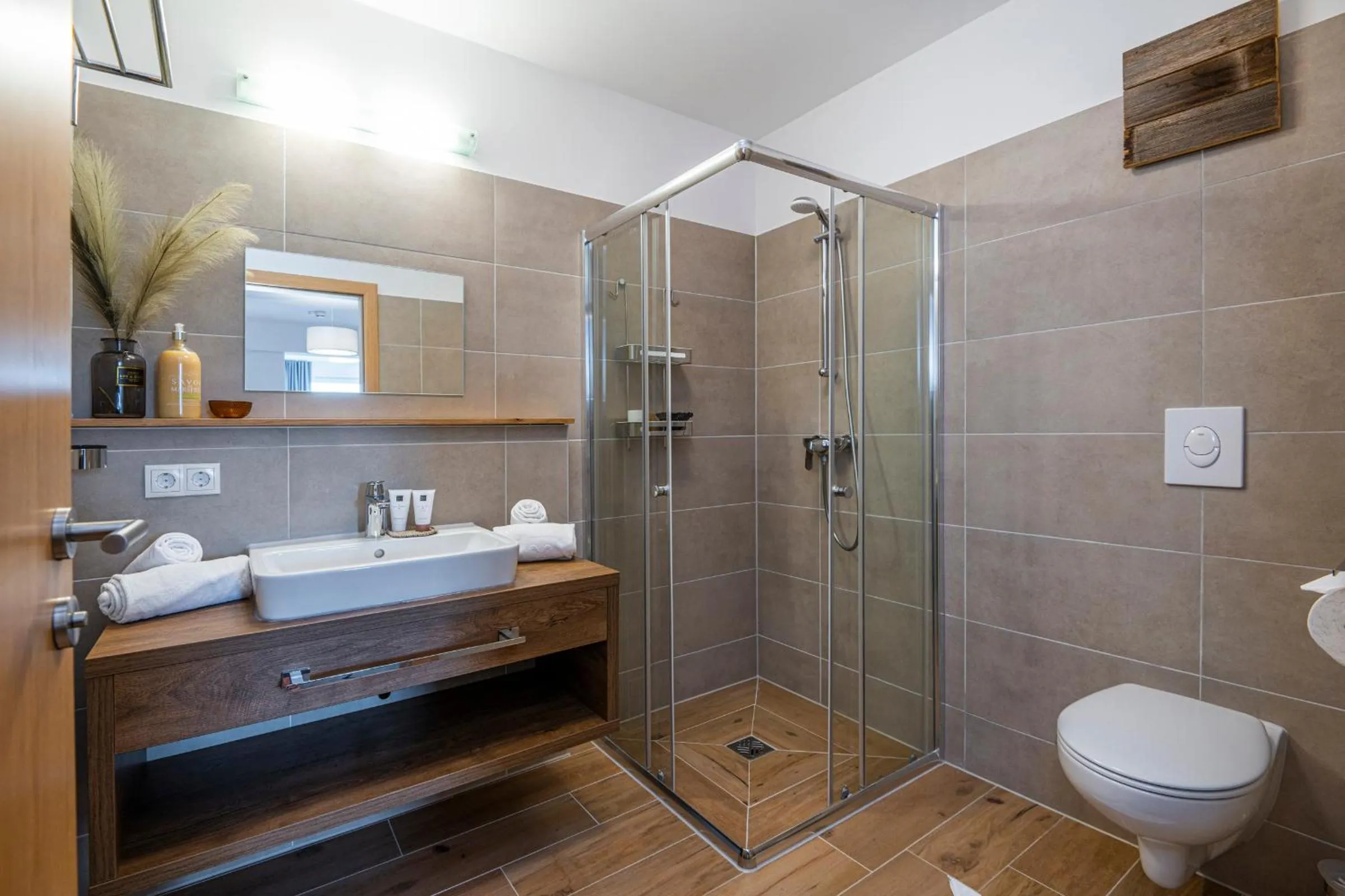 Bathroom in AlpenParks Hotel & Apartment Alpendorf