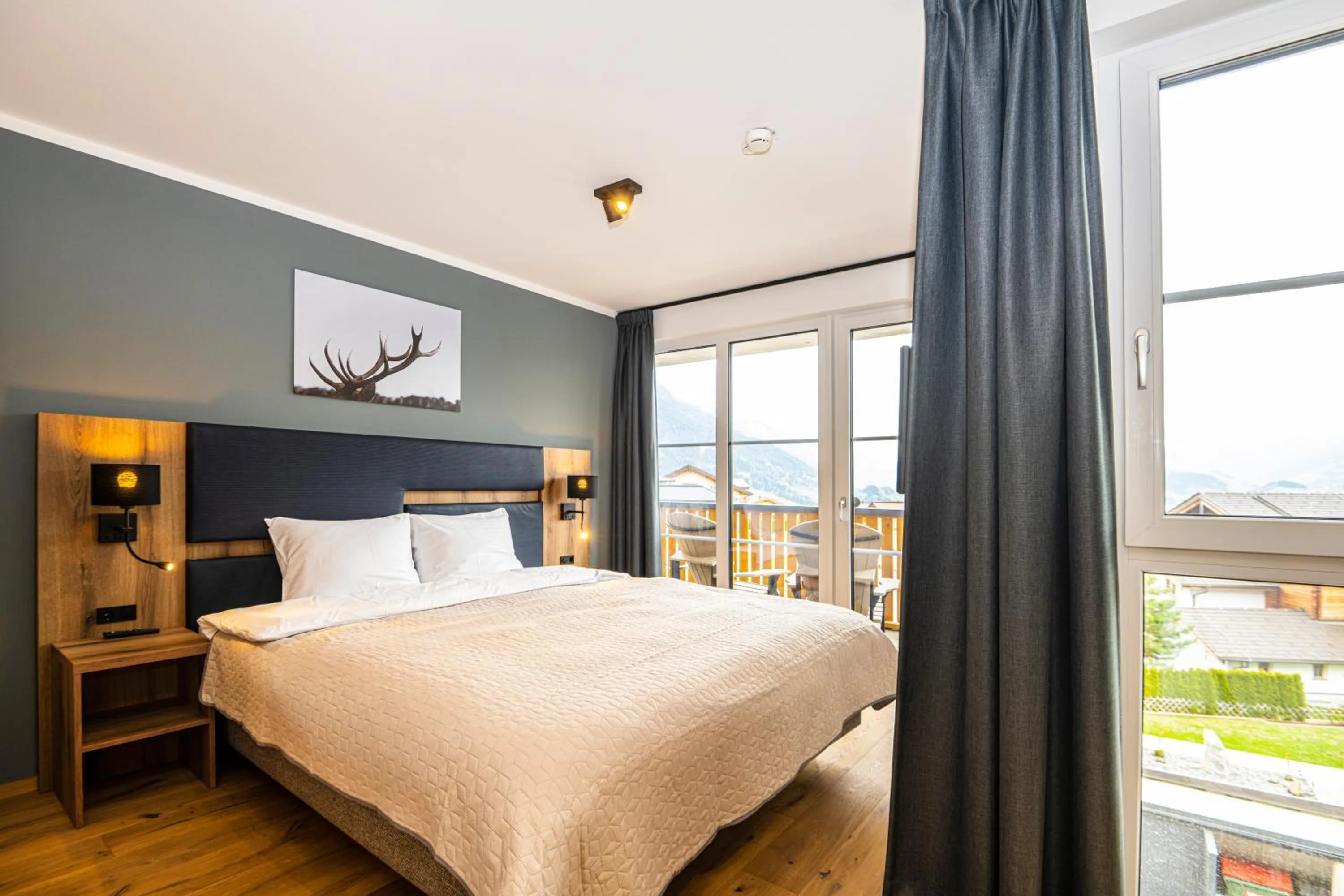 Communal lounge/ TV room, Bed in AlpenParks Hotel & Apartment Alpendorf