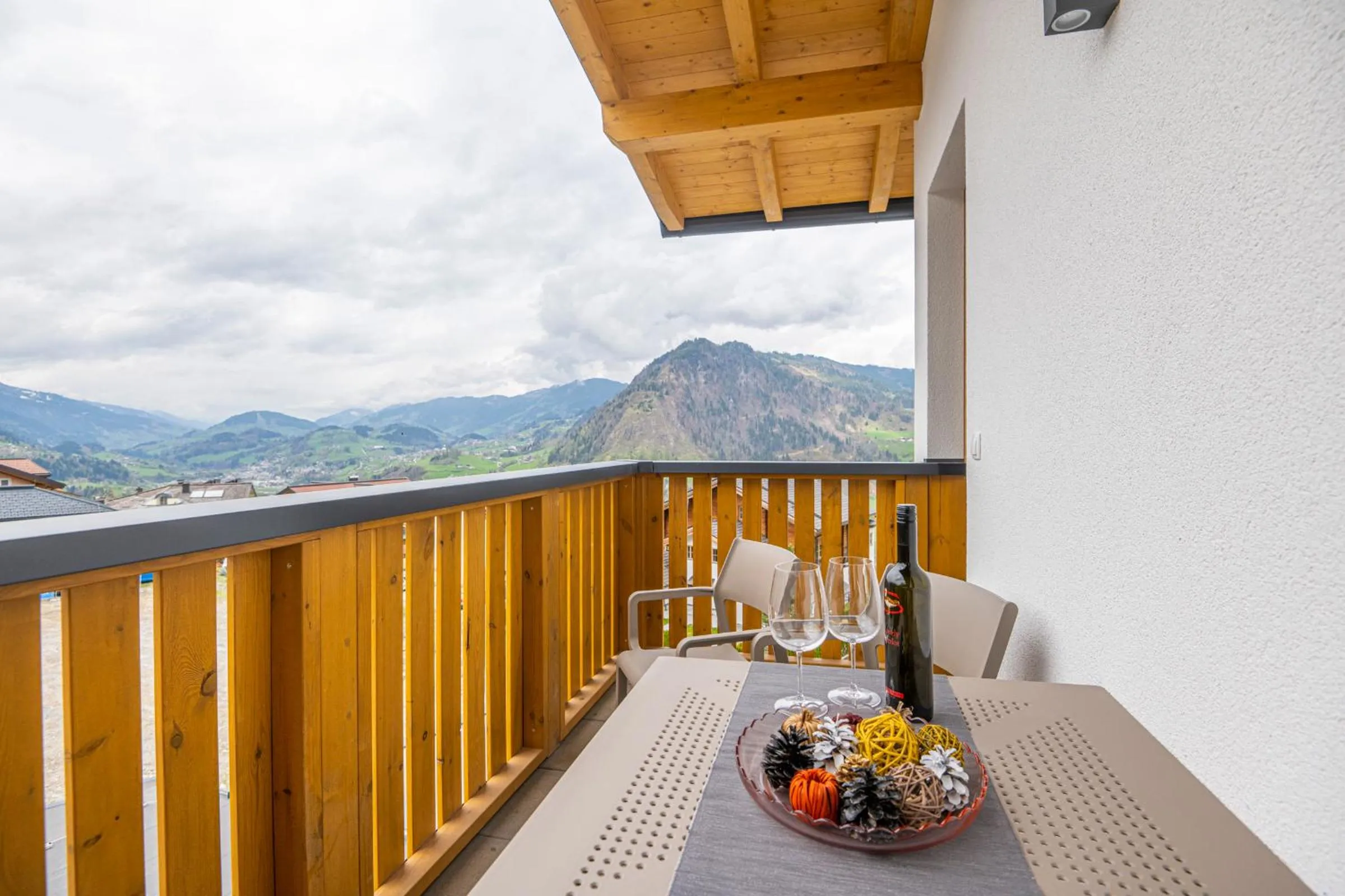 Balcony/Terrace in AlpenParks Hotel & Apartment Alpendorf