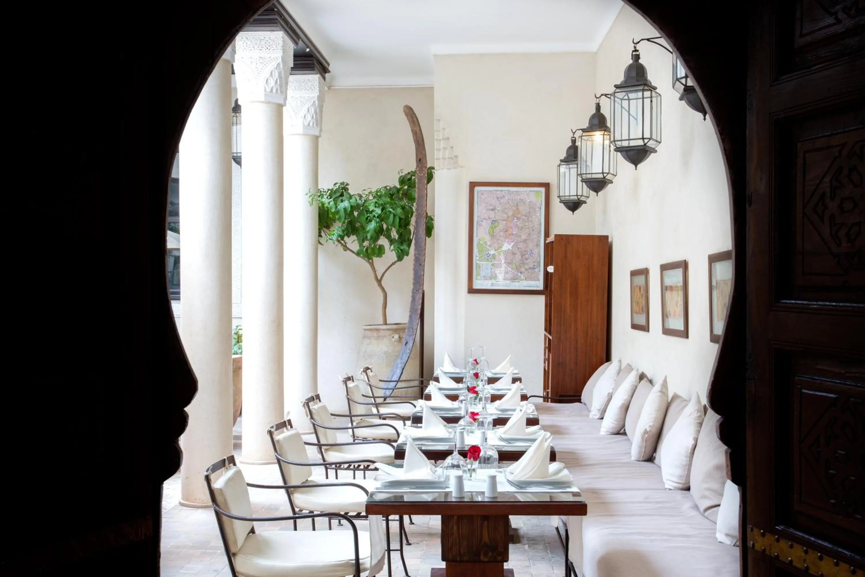 Restaurant/places to eat in Palais Khum